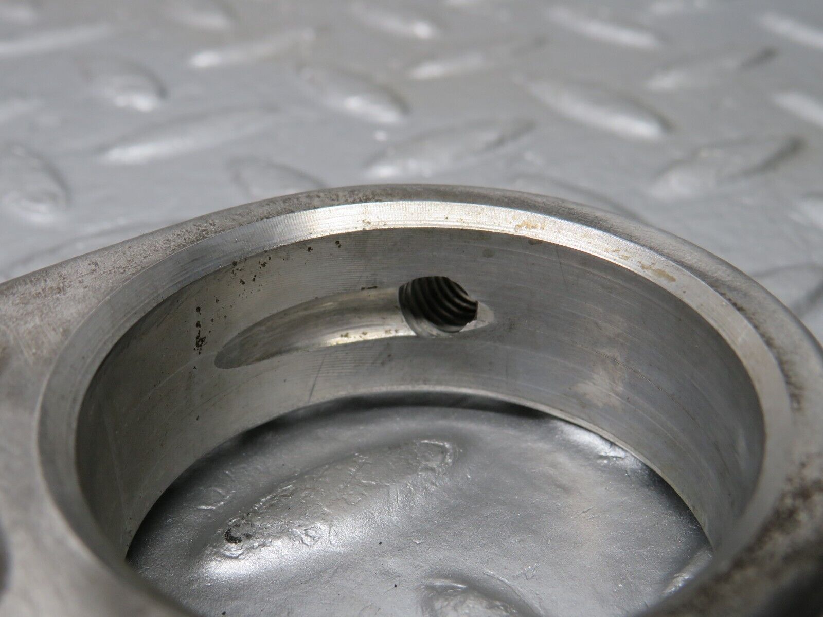 33000 Mercedes-Benz C107 R107 350 V8 Camshaft Tower Bearing 1160512112