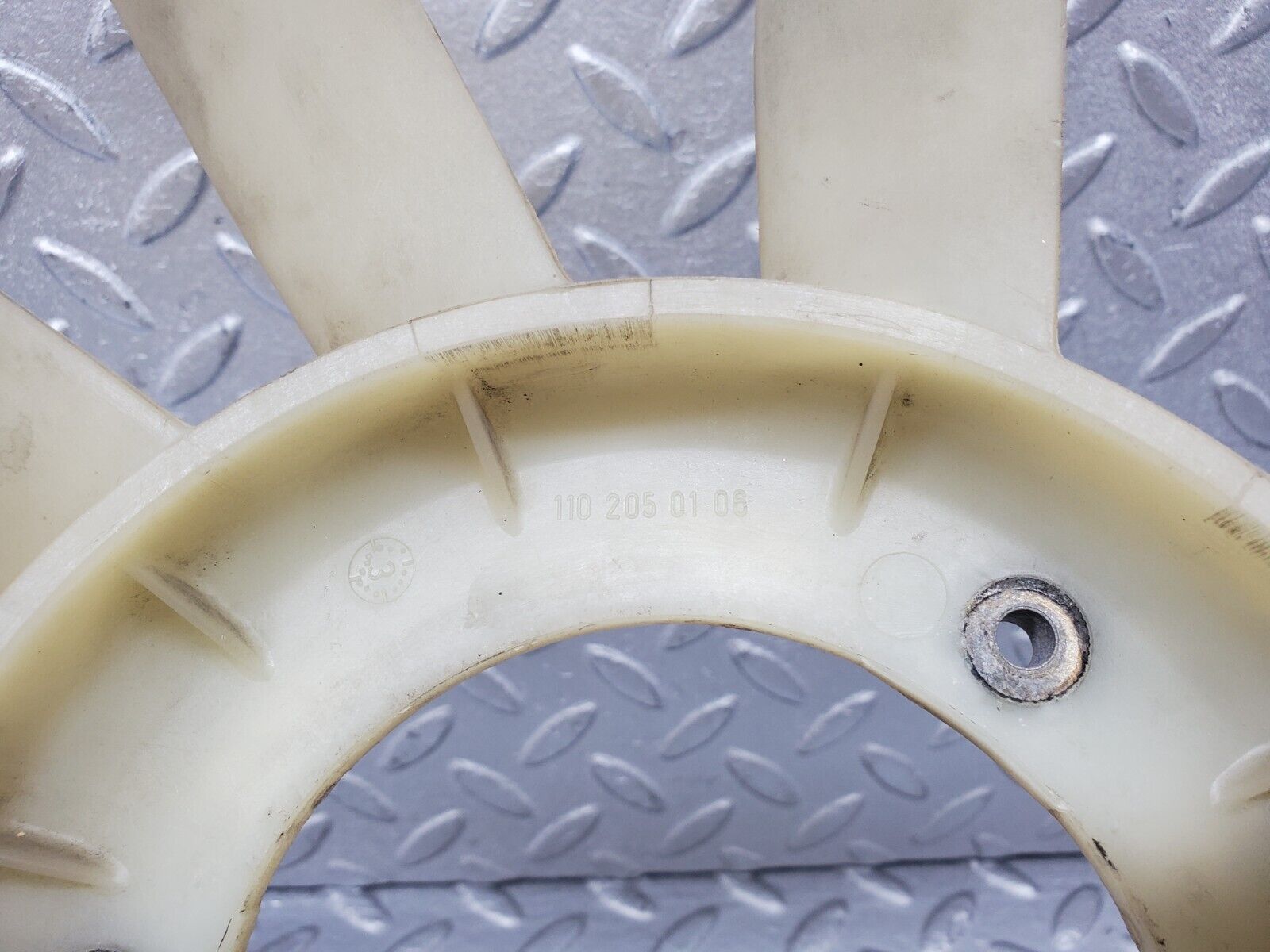 45470 Mercedes-Benz 280E M110.988 Engine Cooling Fan 1102050106