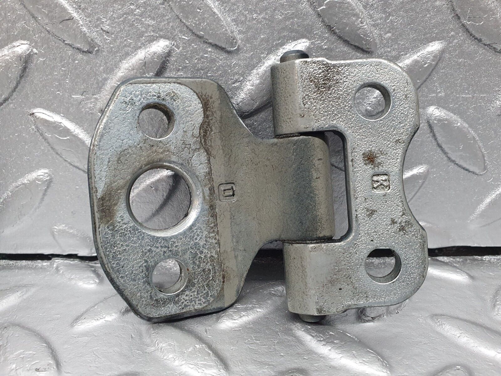 41868 Mercedes-Benz W202 C200 Front Door Hinge Right