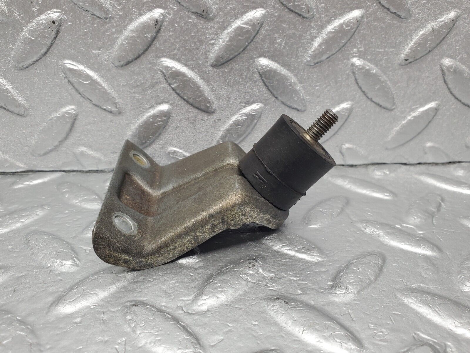 46712 Mercedes-Benz W123 280E Air Filter Housing Holder 3X