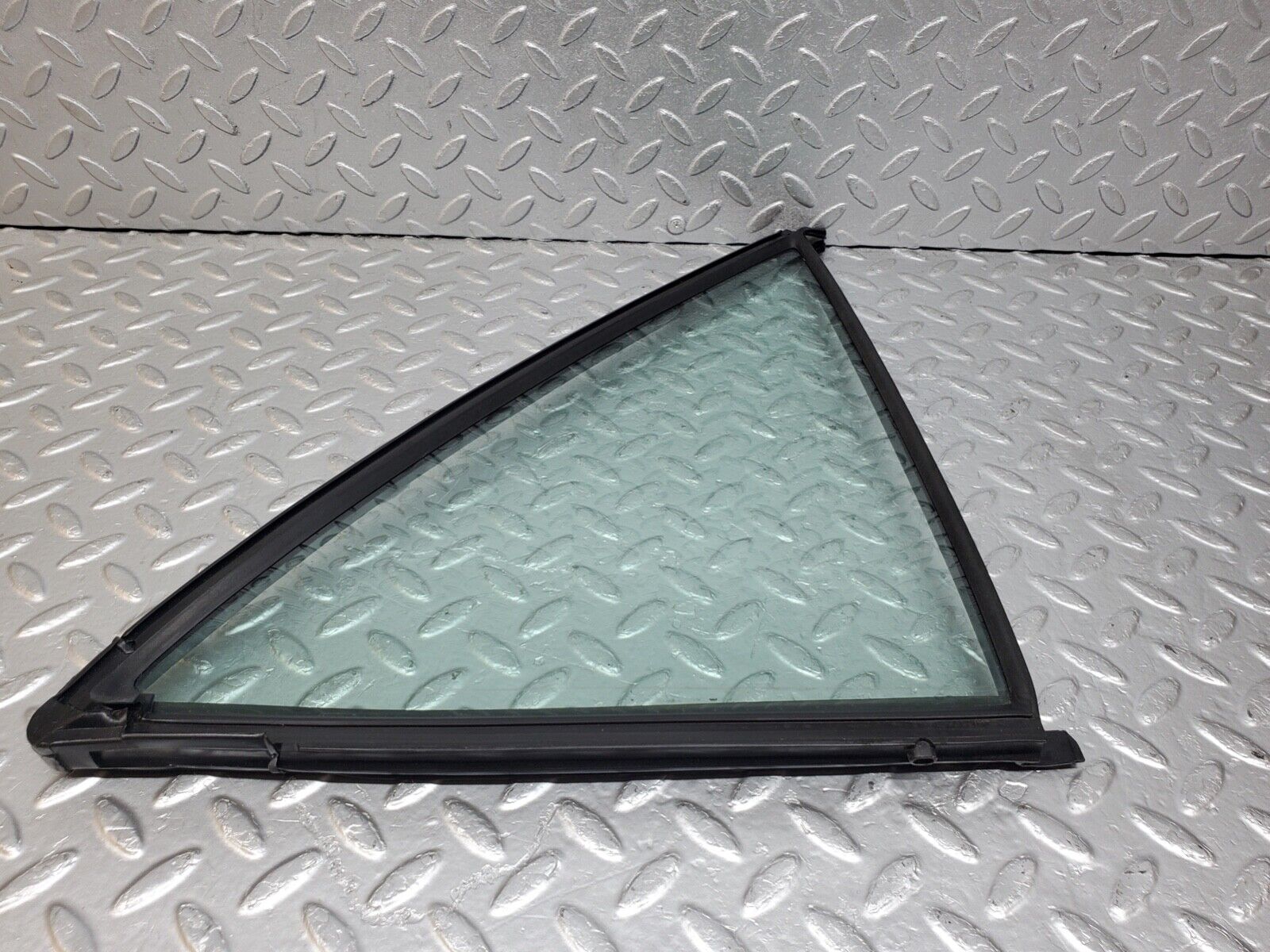 44636 Mercedes-Benz W124 220E Rear Right Quarter Window Glass 1247350624