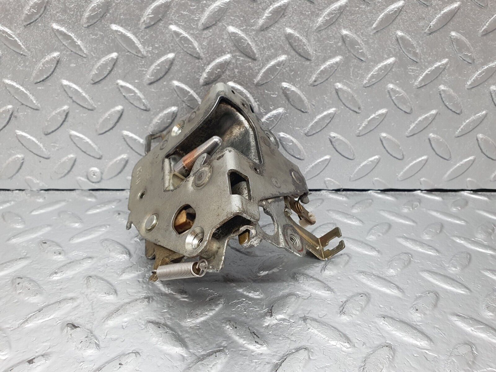 43643 Mercedes-Benz C126 380SEC Coupe Left Door Lock Mechanism