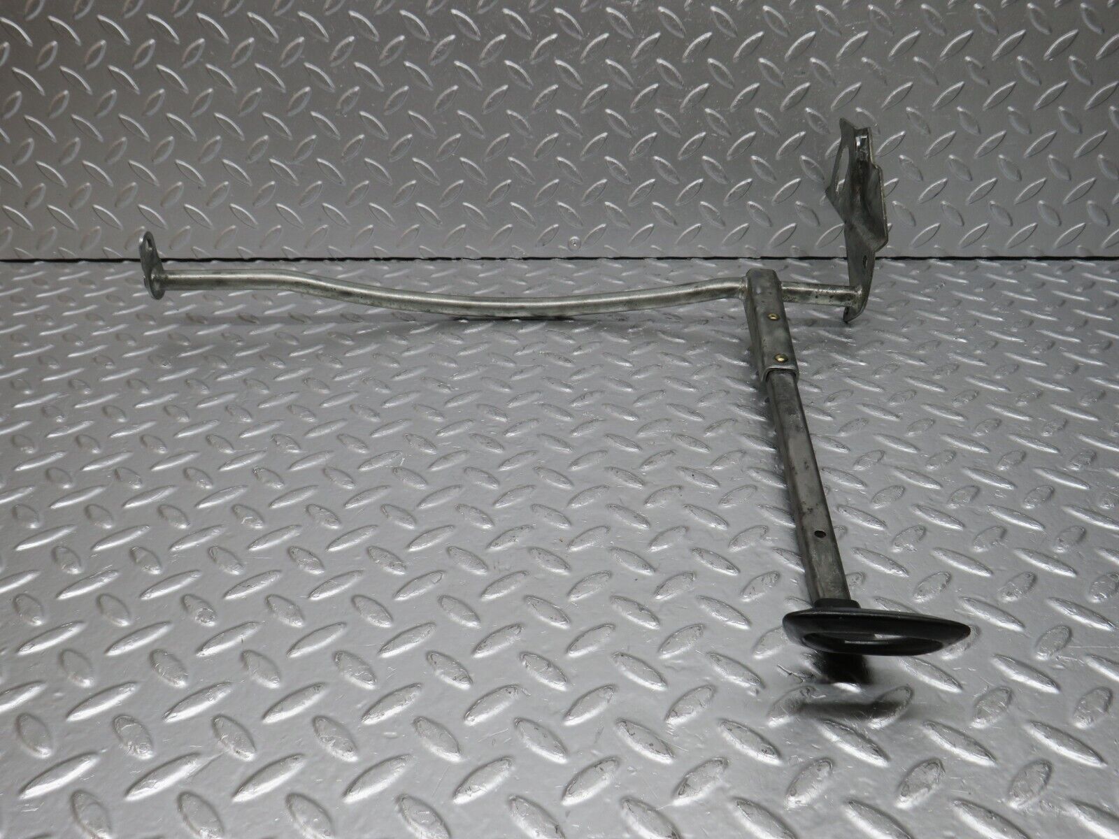 33202 Mercedes-Benz C107 R107 Front Right Seat Sliding Adjust Handle