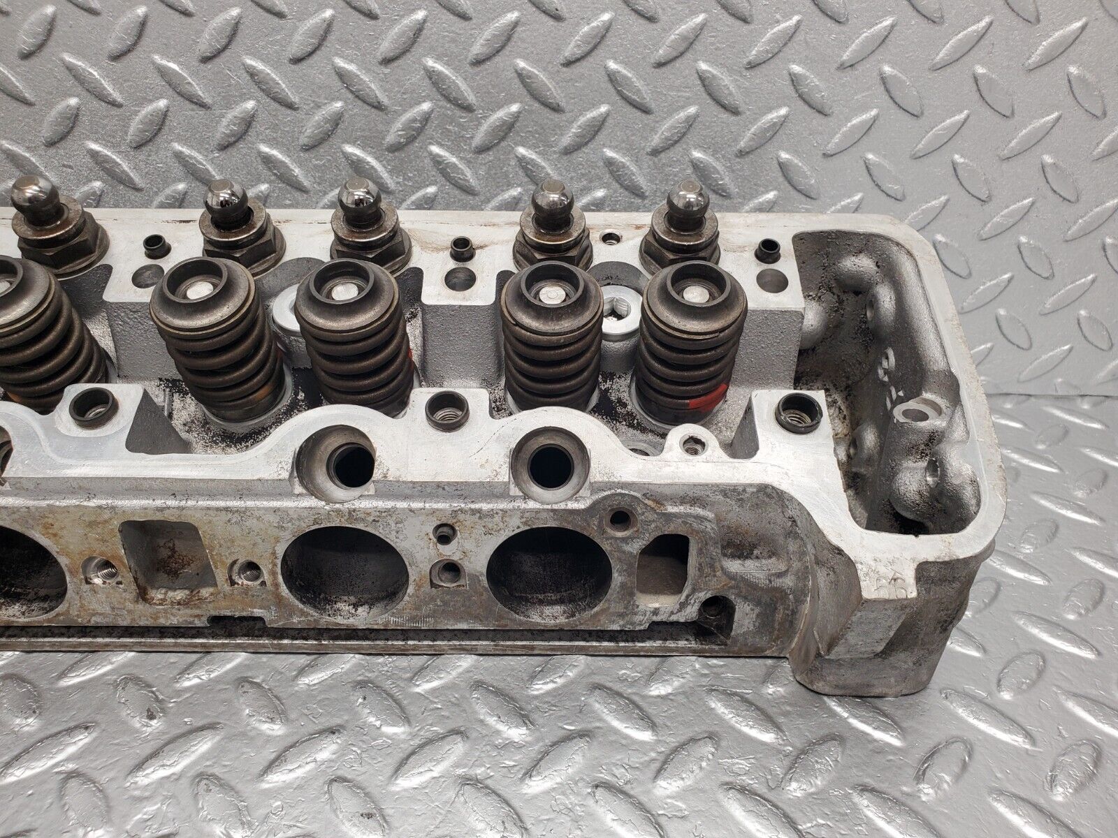 46317 Mercedes-Benz W126 420SE Cylinder Head Left Side 1160164001