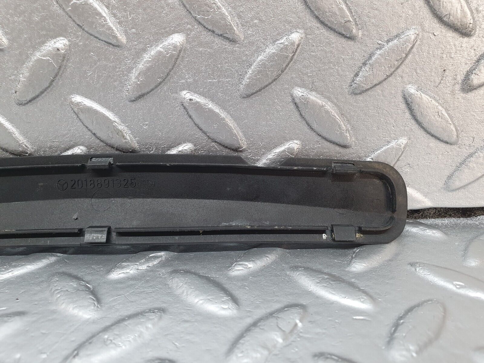 42888 Mercedes-Benz W201 190 2.0L Windscreen Washer Nozzle Cover Trim 2018891325