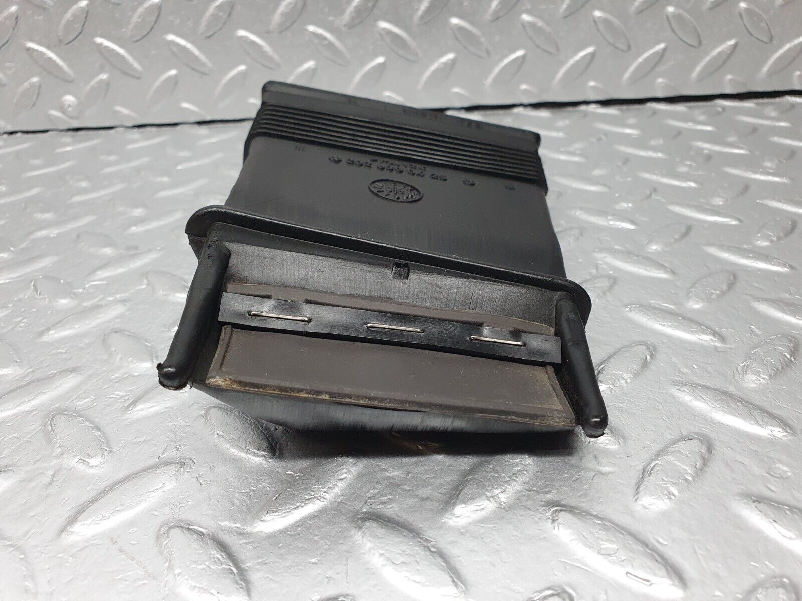 41825 Mercedes-Benz W202 C200 Air Duct Pipe 2028300425