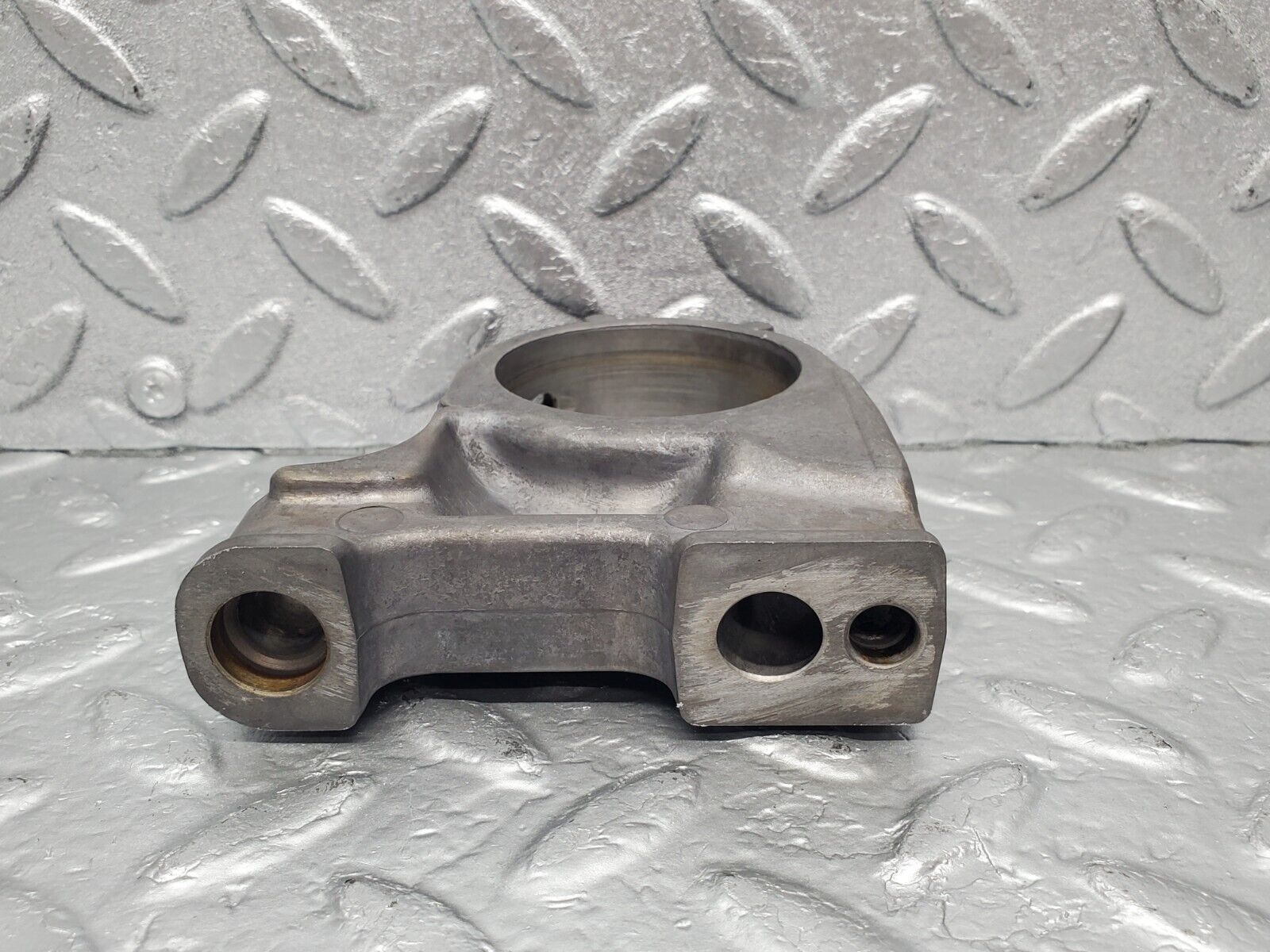 46270 Mercedes-Benz W126 420SE Camshaft Tower Bearing 1160514612