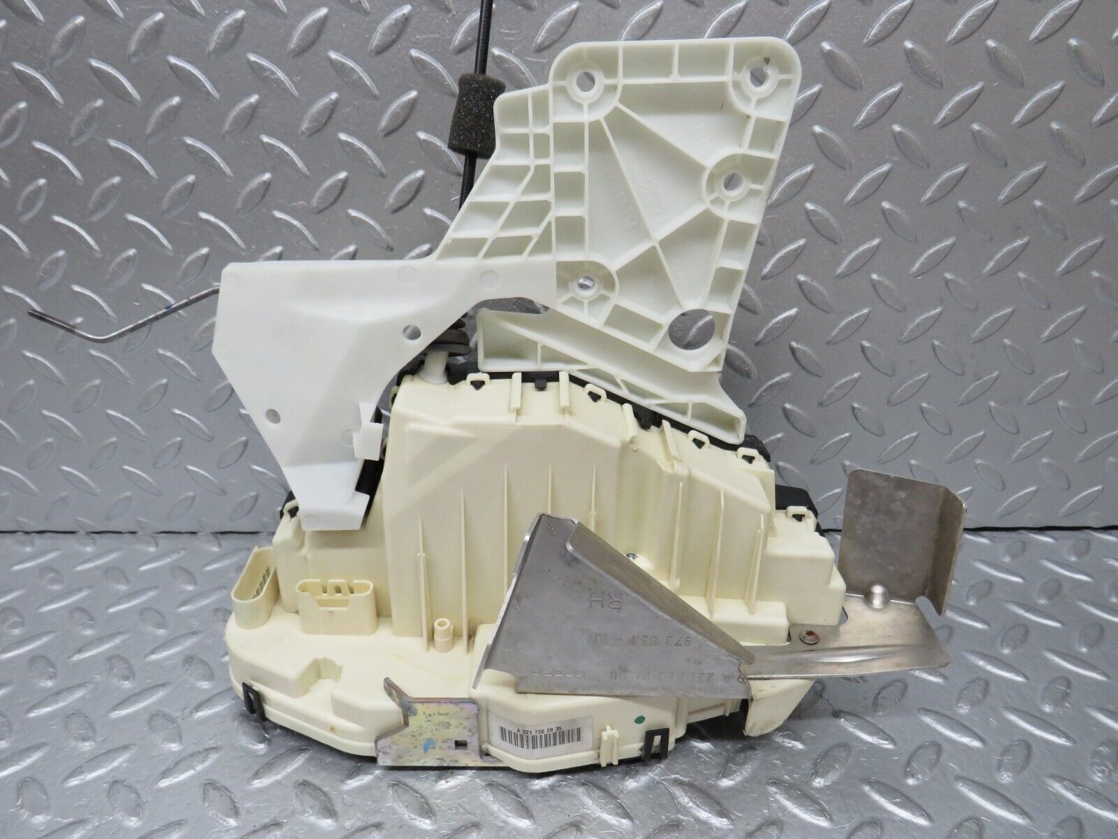 35235 Mercedes-Benz W221 Front Right Door Lock Mechanism 2217202835