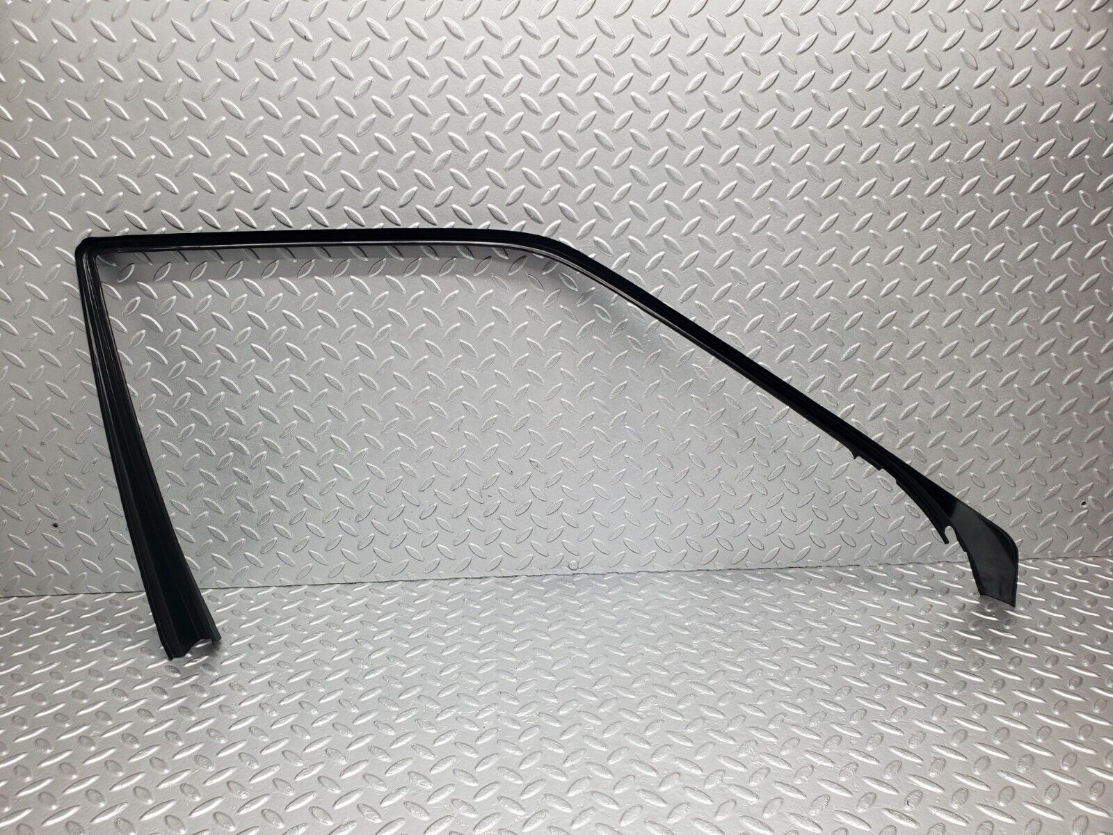 46250 Mercedes-Benz W124 280E Front Right Door Window Frame Trim 1247250271