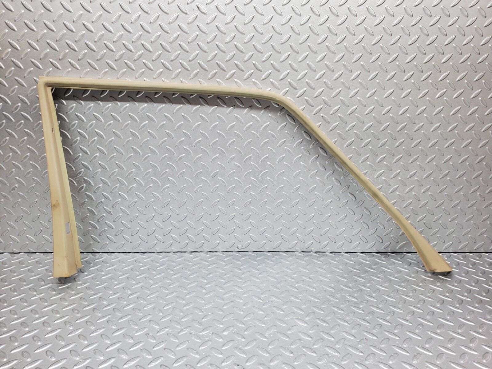 45861 Mercedes-Benz W126 420SE Front Left Door Window Frame Cover 1267250371