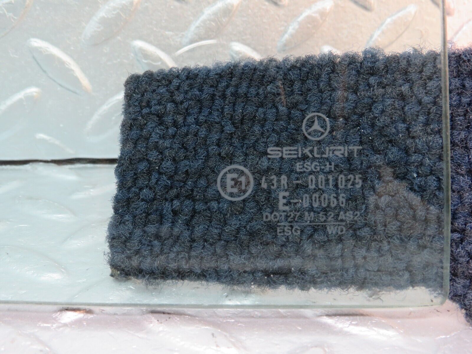 40187 Mercedes-Benz R107 Hardtop Quarter Window Glass Left Side