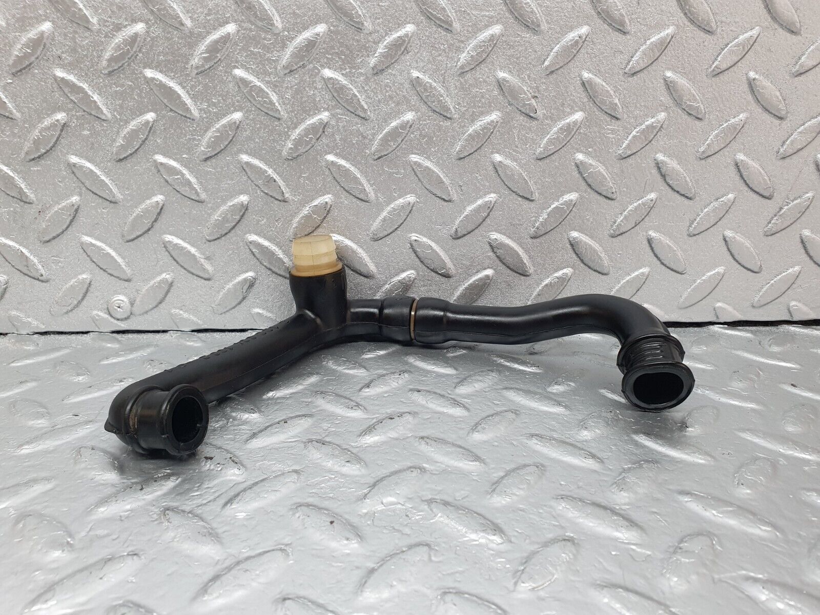 44000 Mercedes-Benz C123 230CE Coupe Air Intake Pipe 1020941682 1020941782