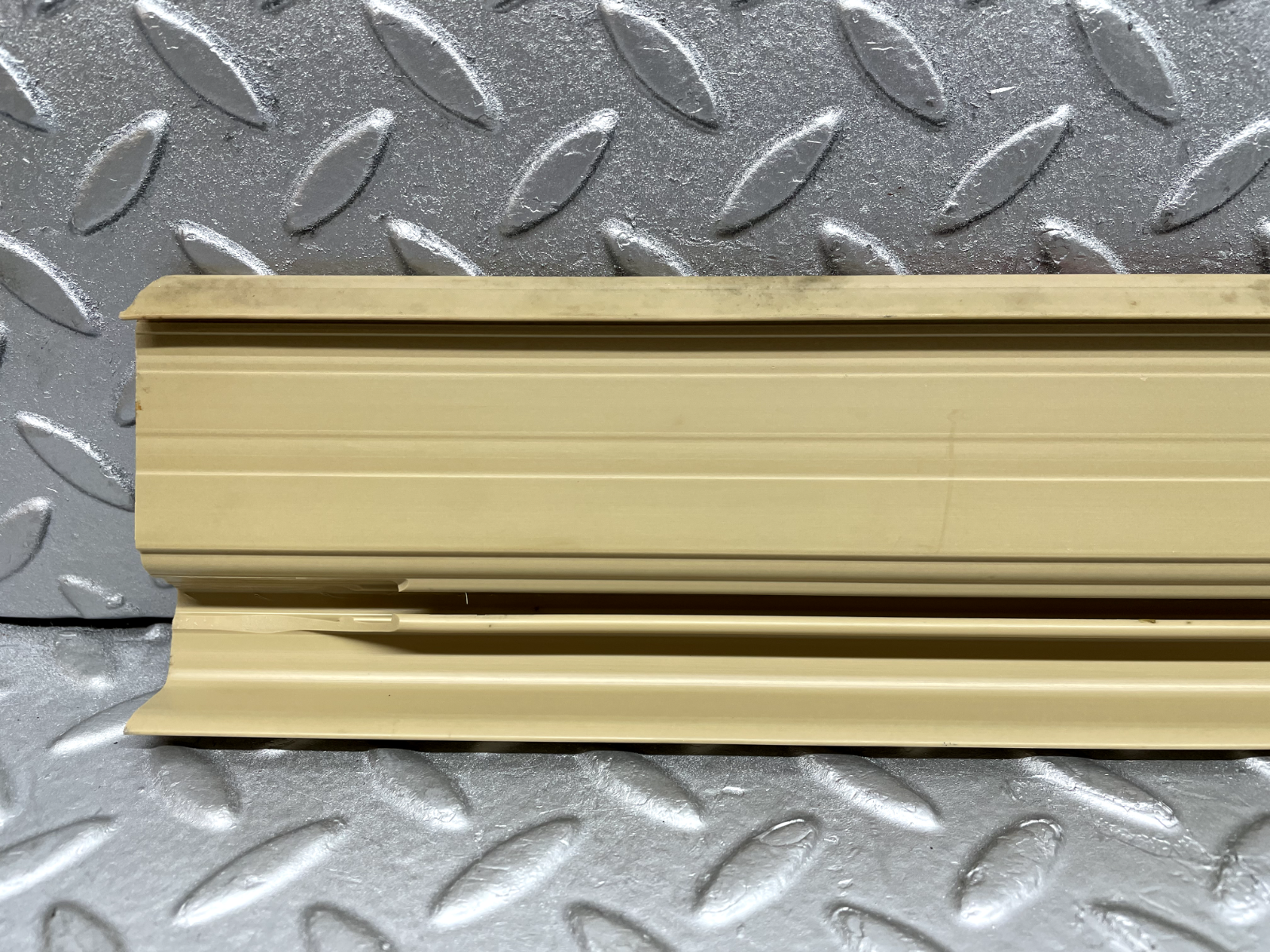 44263 Mercedes-Benz W123 280E Front Left Door Sill Trim Beige