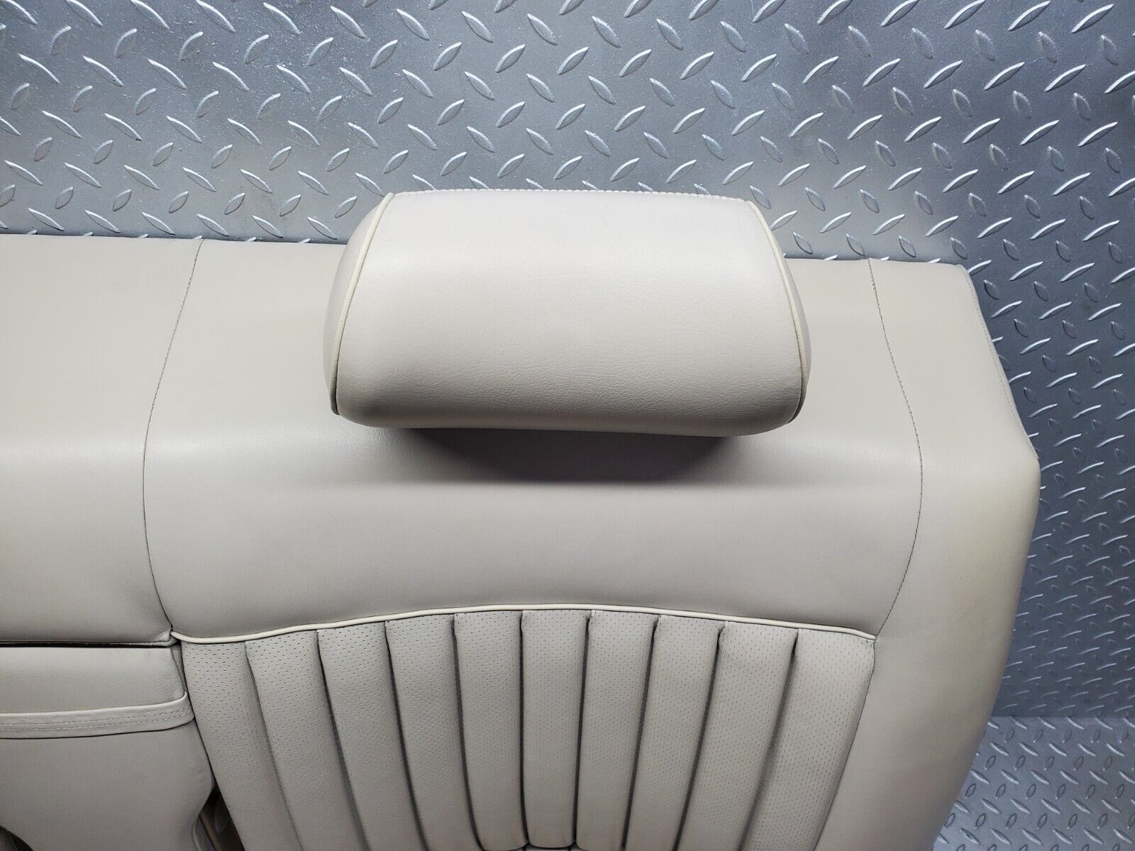 45866 Mercedes-Benz W126 420SE Rear Seat Leather Beige 1269200750 1269201716