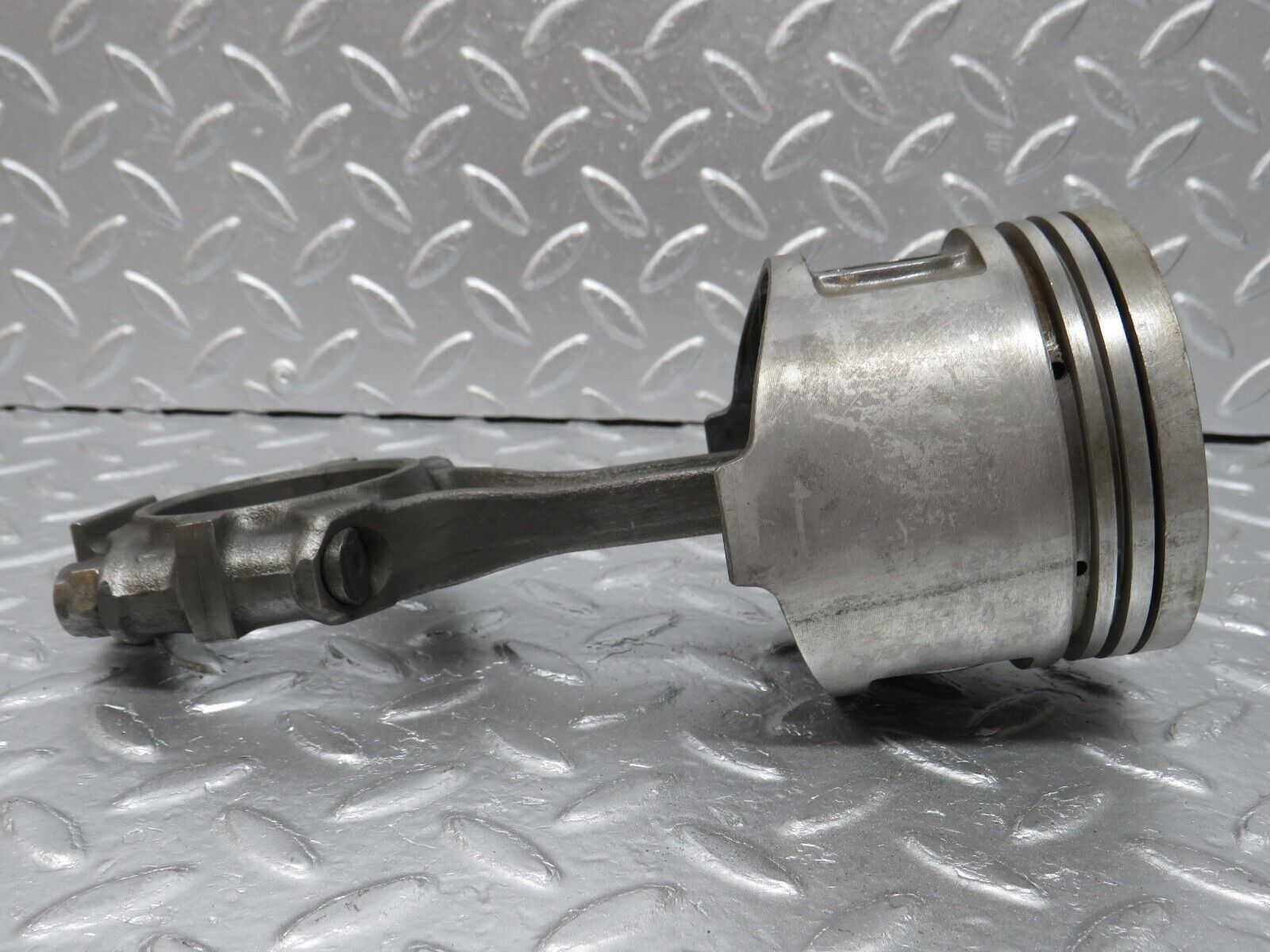 33038 Mercedes-Benz C107 R107 350 V8 Piston With Connecting Rod 92mm 11607