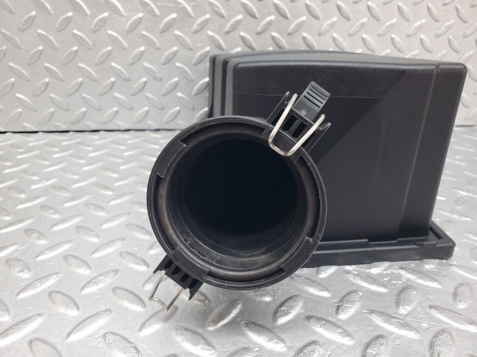 44766 Mercedes-Benz W124 220E Air Filter Box Housing Lid