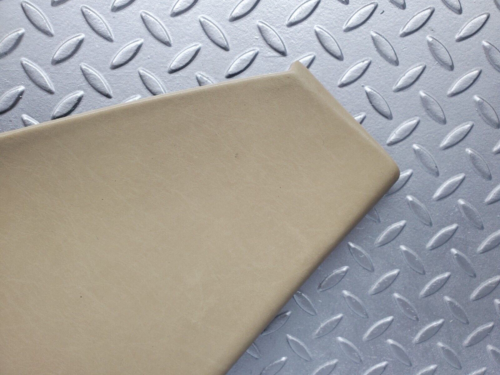 45771 Mercedes-Benz W126 420SE C Pillar Cover Left Side Beige 1266950344