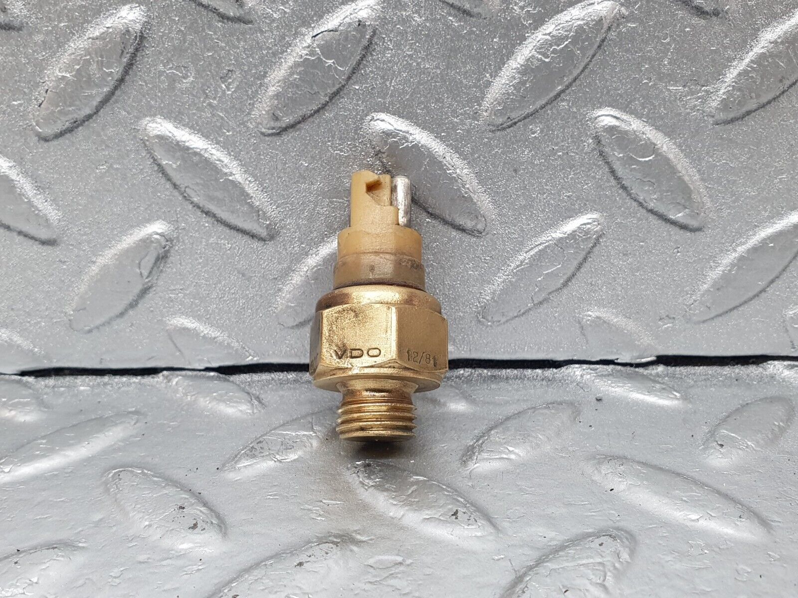 43572 Mercedes-Benz C126 380SEC Coupe Temperature Sensor