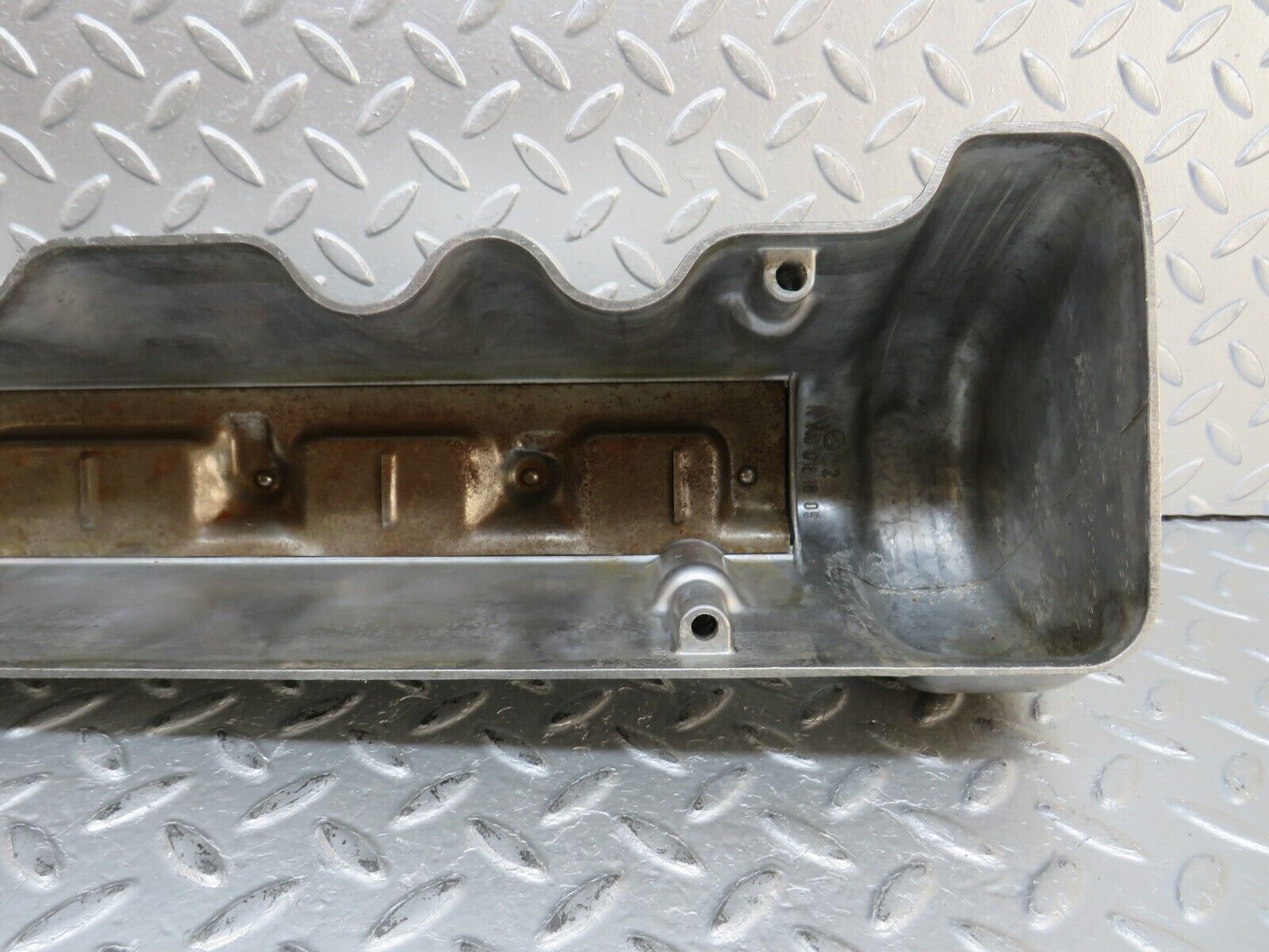 32844 Mercedes-Benz C107 R107 350 V8 Cylinder Head Valve Cover Left 1160161805