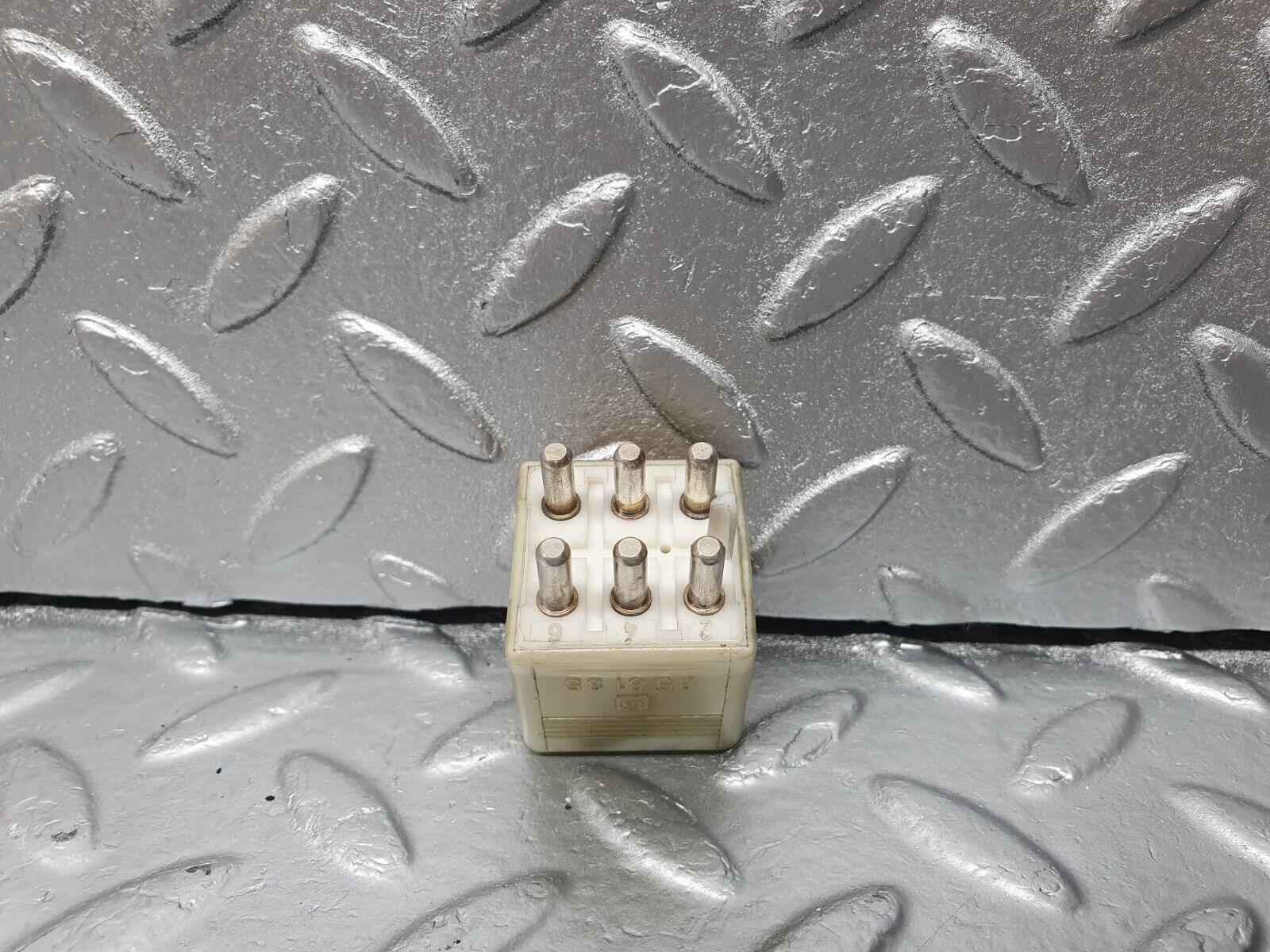 42246 Mercedes-Benz R129 320SL Coupe Door Window Control Relay 0015427819