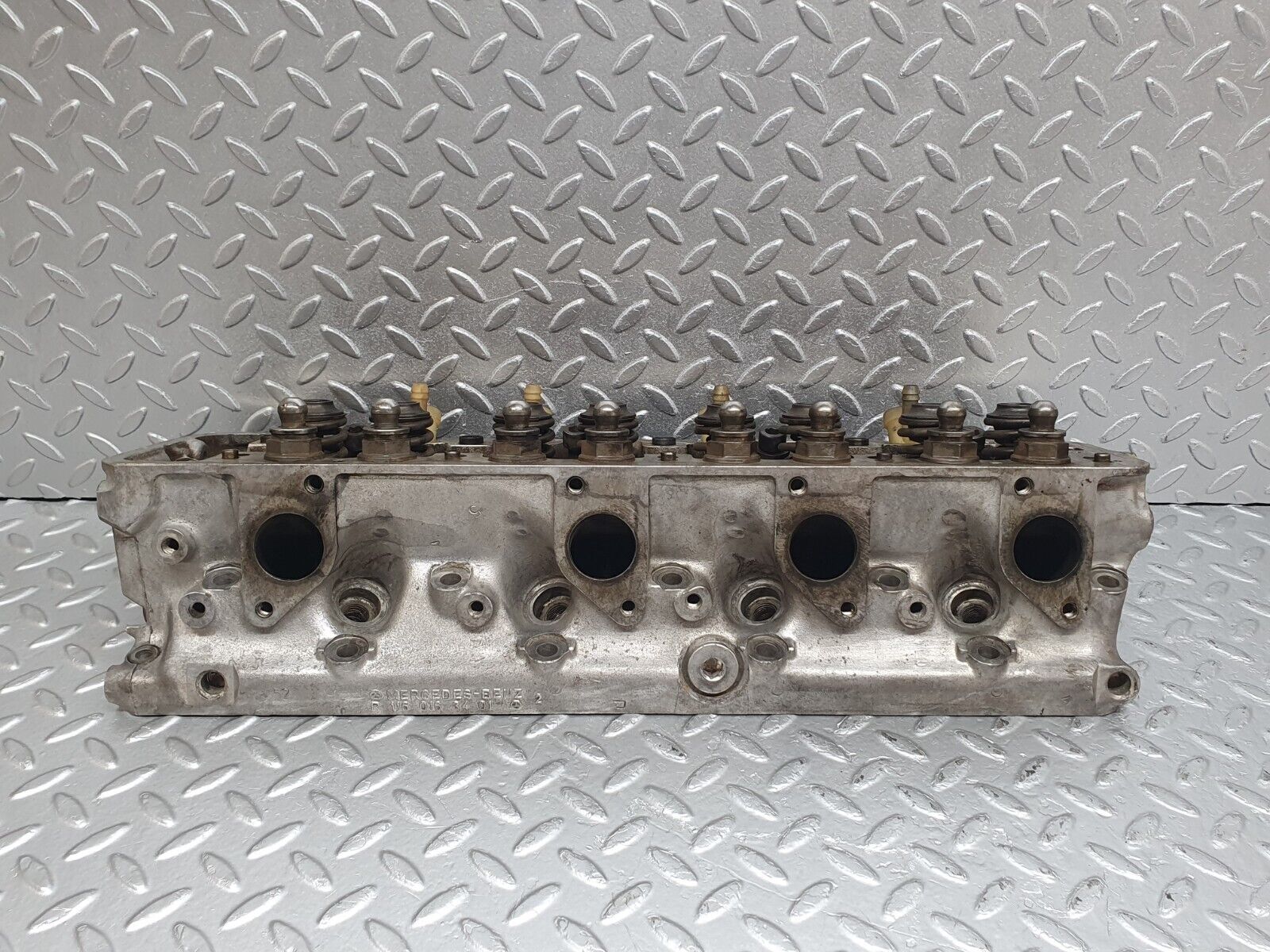 43840 Mercedes-Benz C126 380SEC Coupe Cylinder Head Right Side 1160163401