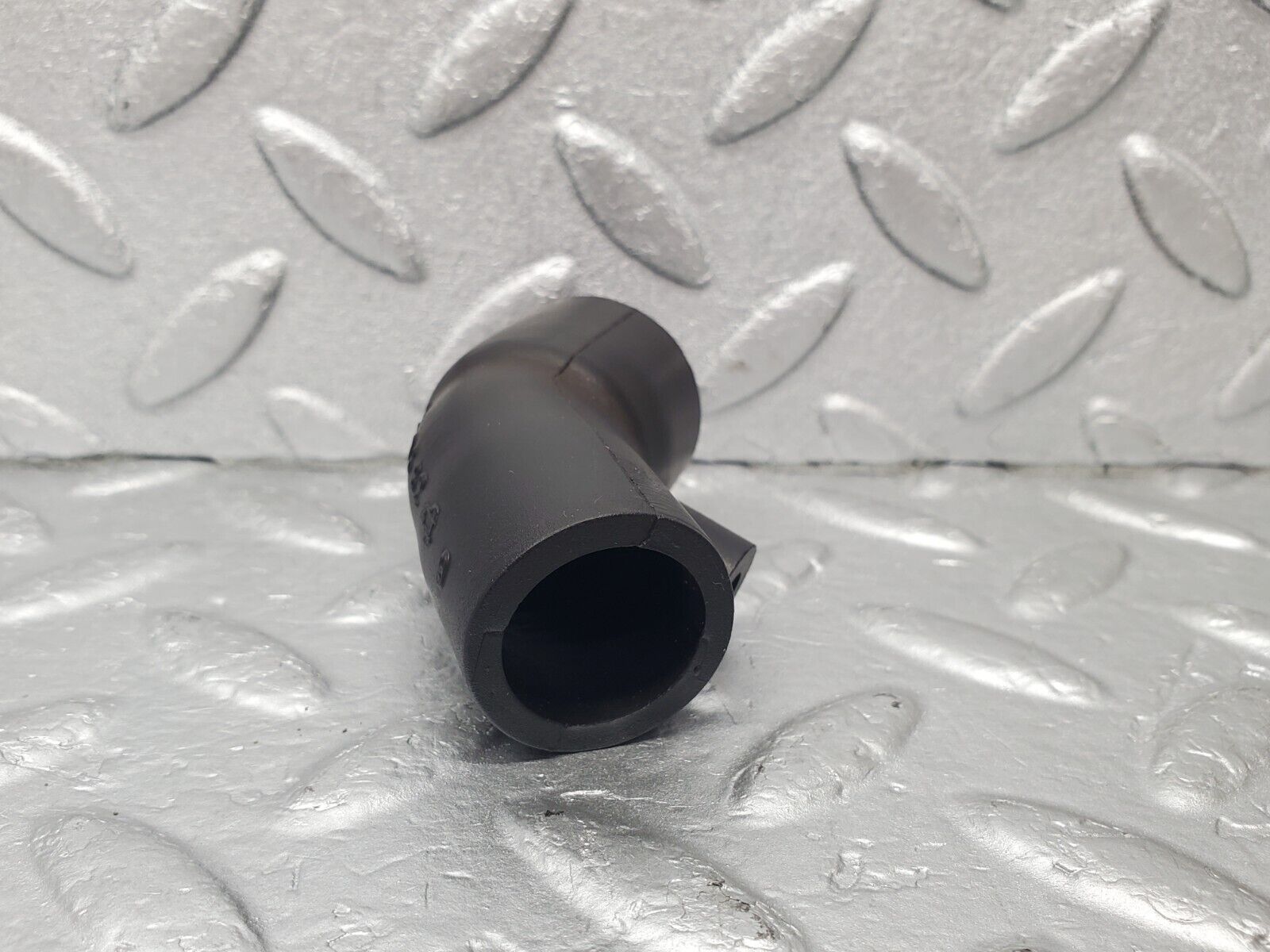 46084 Mercedes-Benz W126 420SE Crankcase Breather Hose Pipe 1170940882