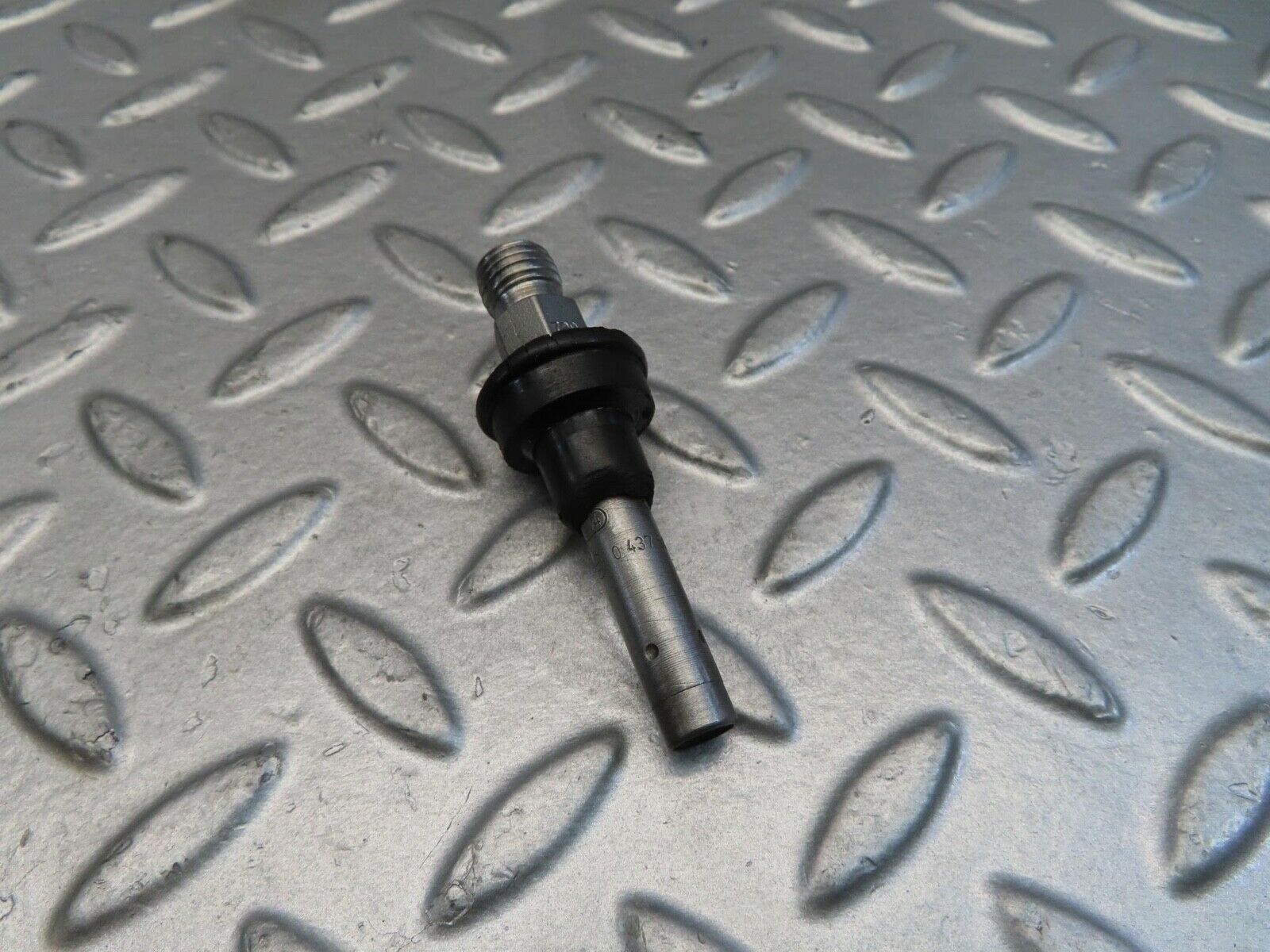 11040 Mercedes-Benz R107 W116 Fuel Injector Bosch 0437502010