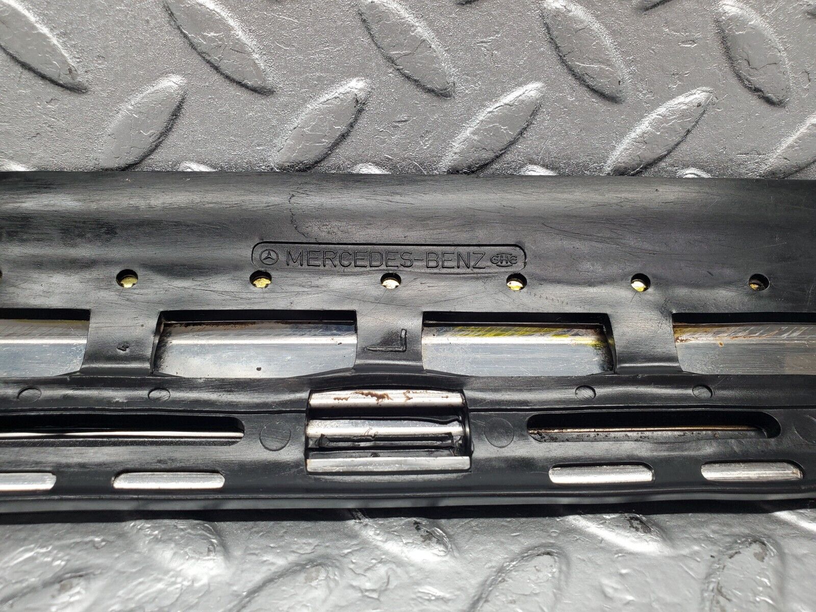 46423 Mercedes-Benz C123 280CE Coupe Front Left Fender Wing Lower Moulding Trim