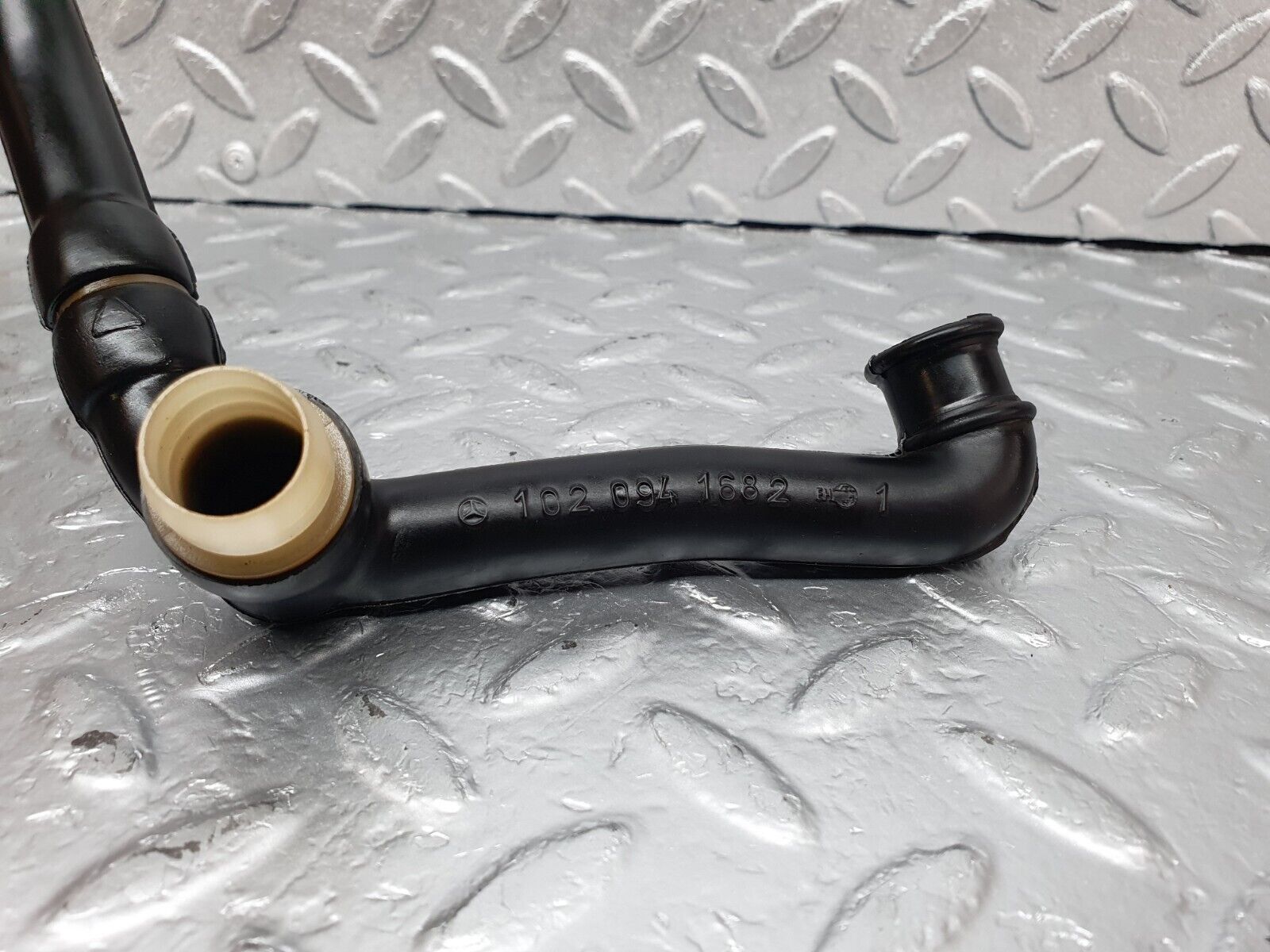 44000 Mercedes-Benz C123 230CE Coupe Air Intake Pipe 1020941682 1020941782