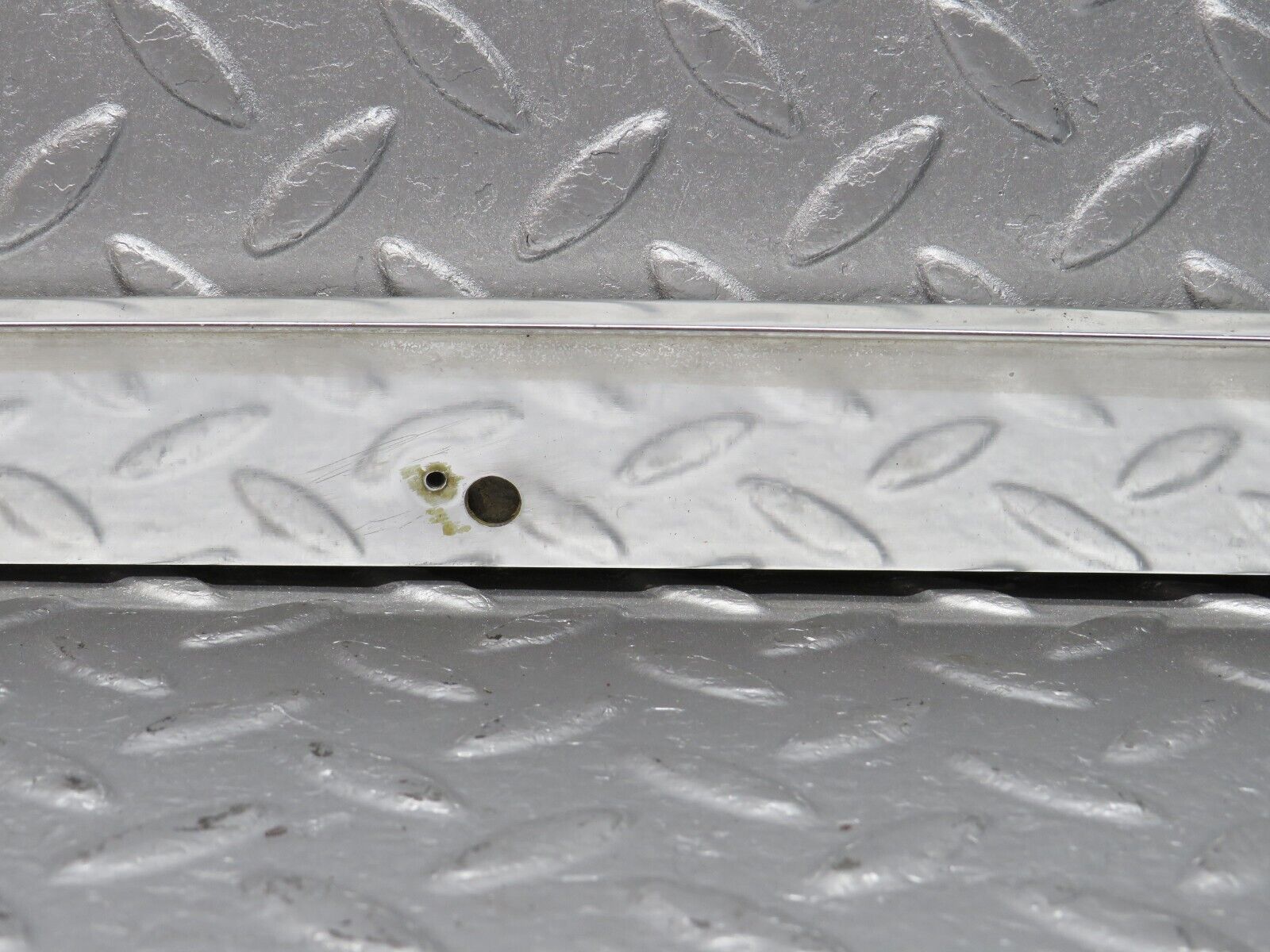 40197 Mercedes-Benz R107 Hardtop Side Window Chrome Moulding Trim Right