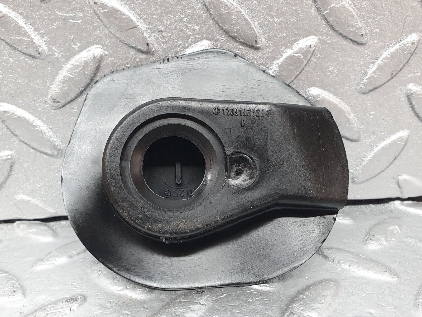 44160 Mercedes-Benz C123 230CE Coupe Seat Belt Runner Cover Trim Pair Black 1239192520 1239192620 1239193020 1239192920