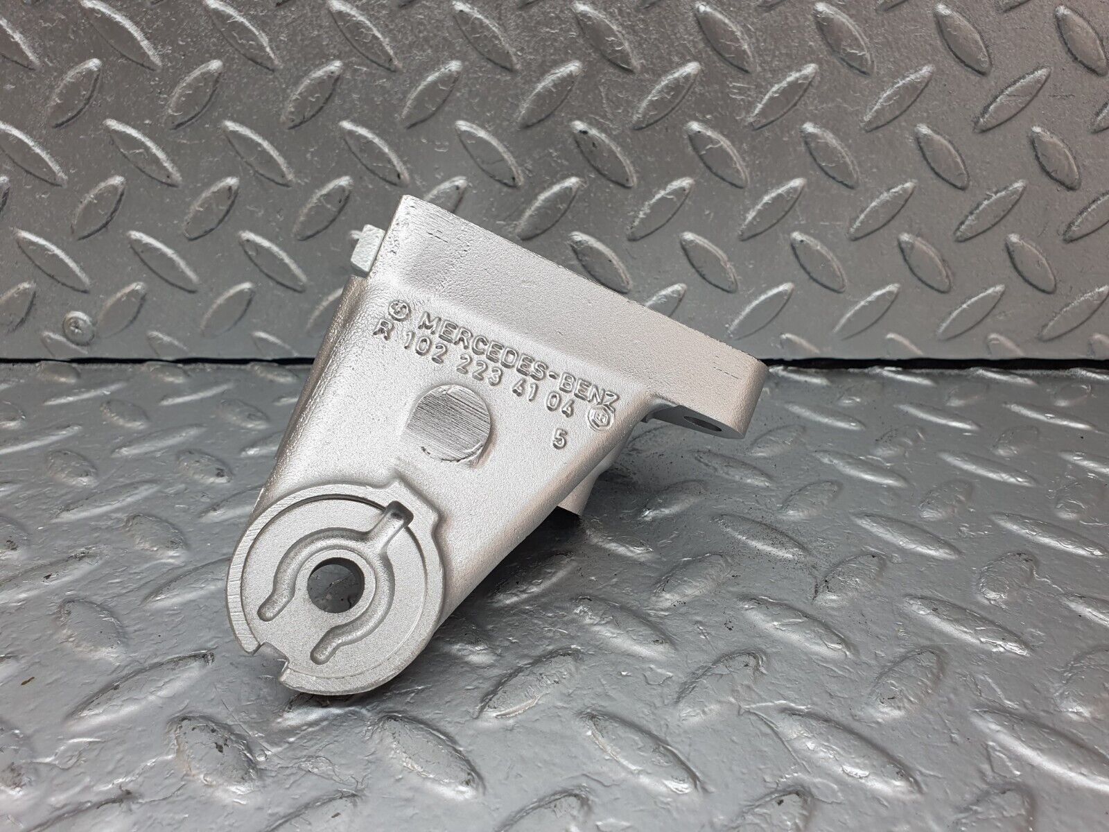 42710 Mercedes-Benz W201 190 2.0L Engine Mount Bracket Left Side 1022234104