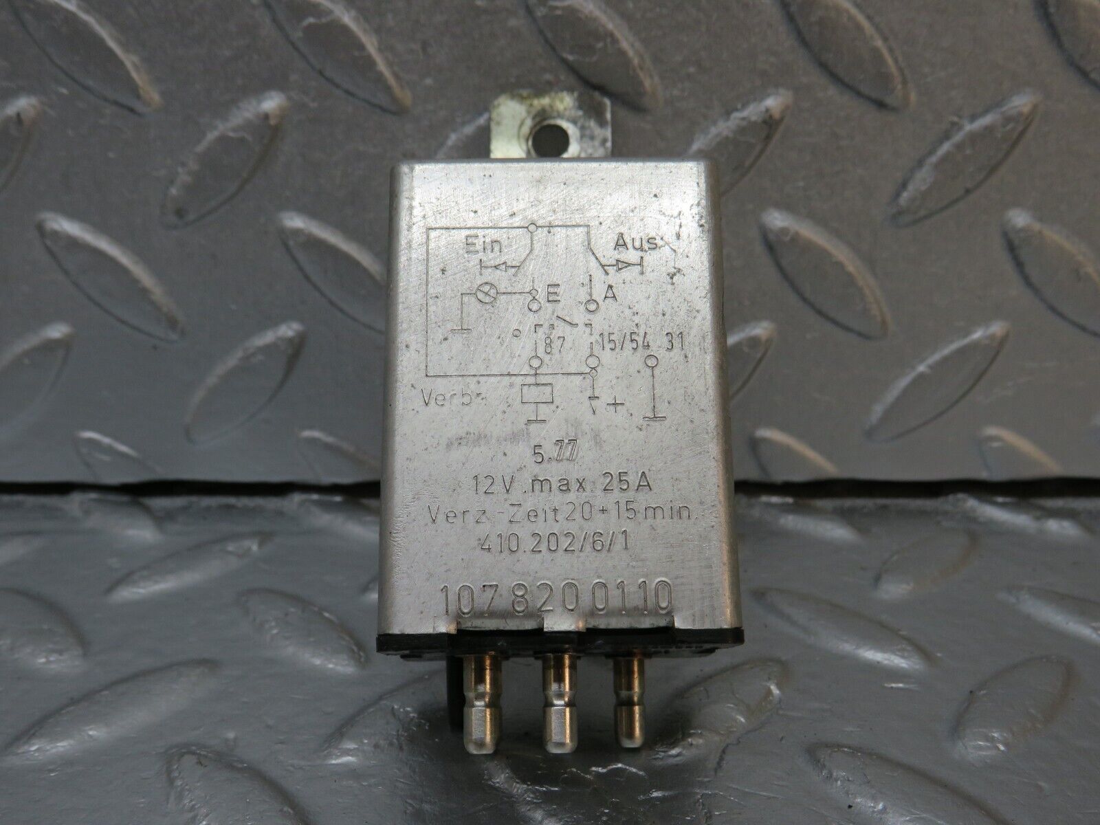 39828 Mercedes-Benz R107 350SL Heated Window Relay 1078200110