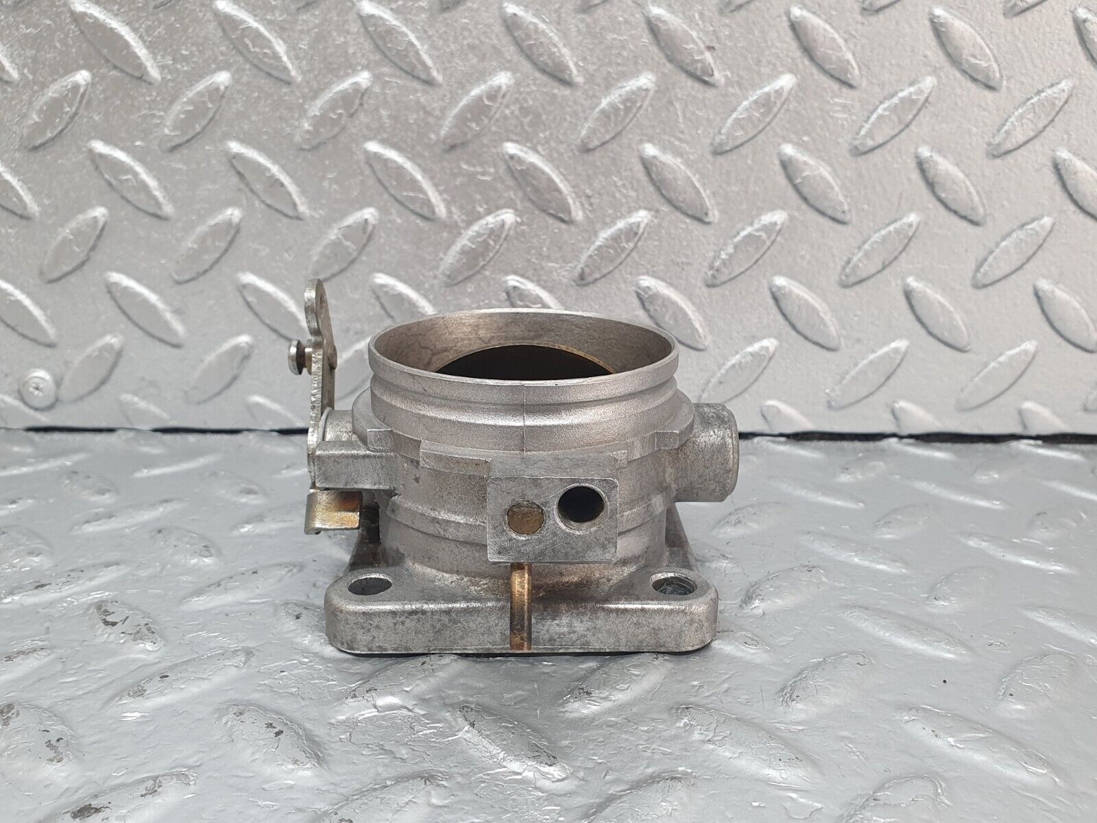 44017 Mercedes-Benz C123 230CE Coupe Throttle Body Valve 0011402353