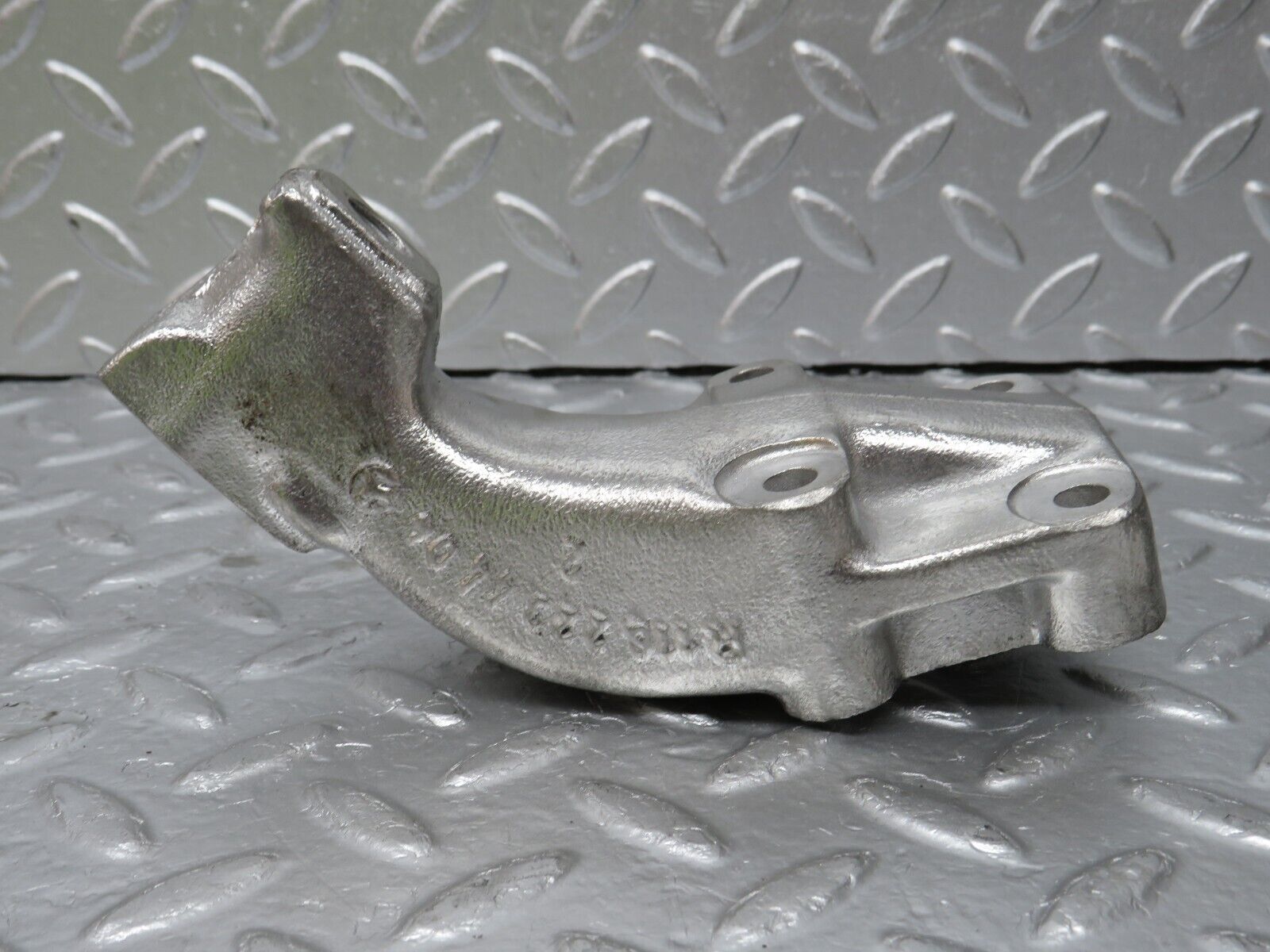 32951 Mercedes-Benz C107 R107 450 V8 Engine Mount Bracket Left 1162234404