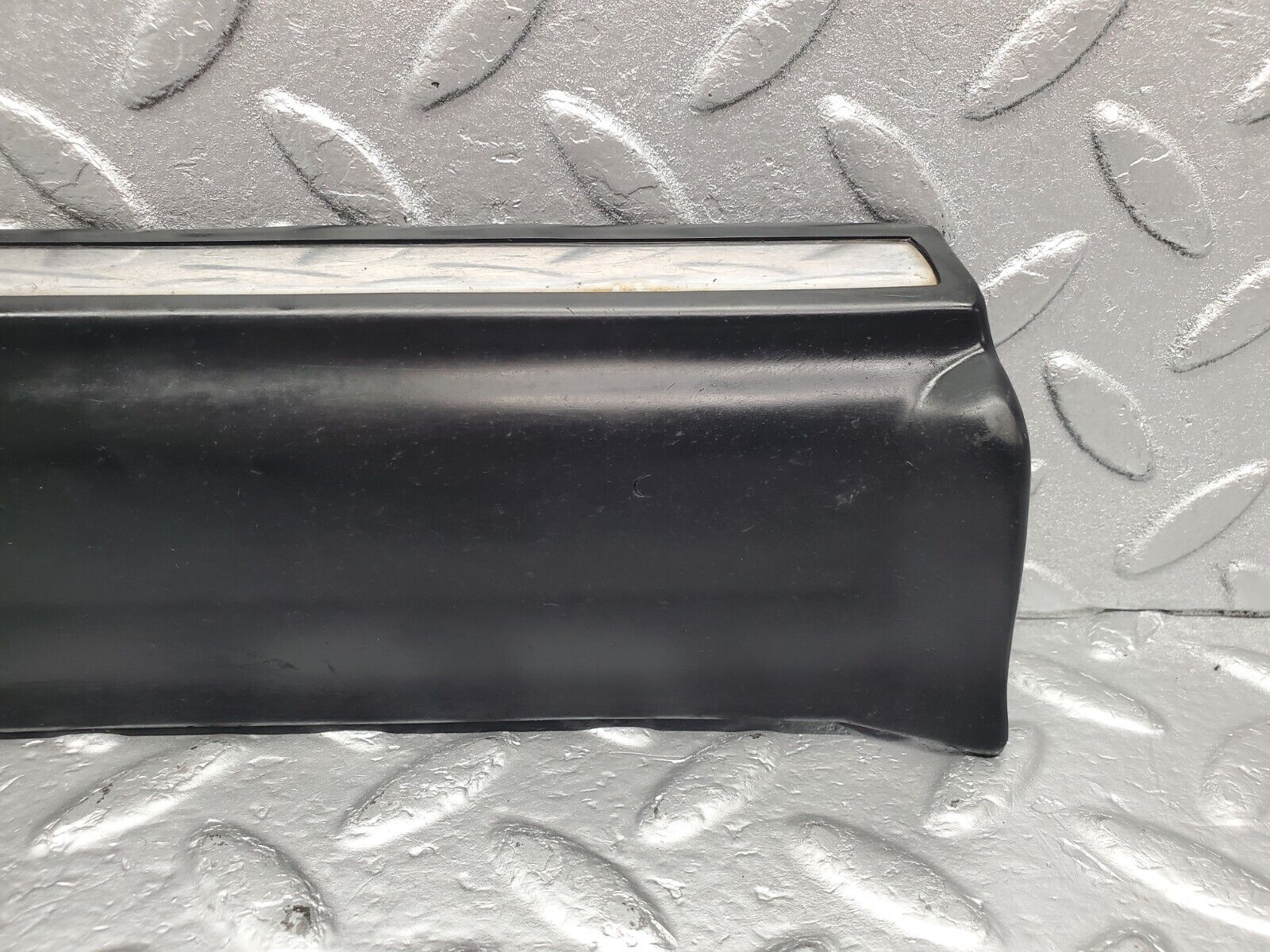 46423 Mercedes-Benz C123 280CE Coupe Front Left Fender Wing Lower Moulding Trim