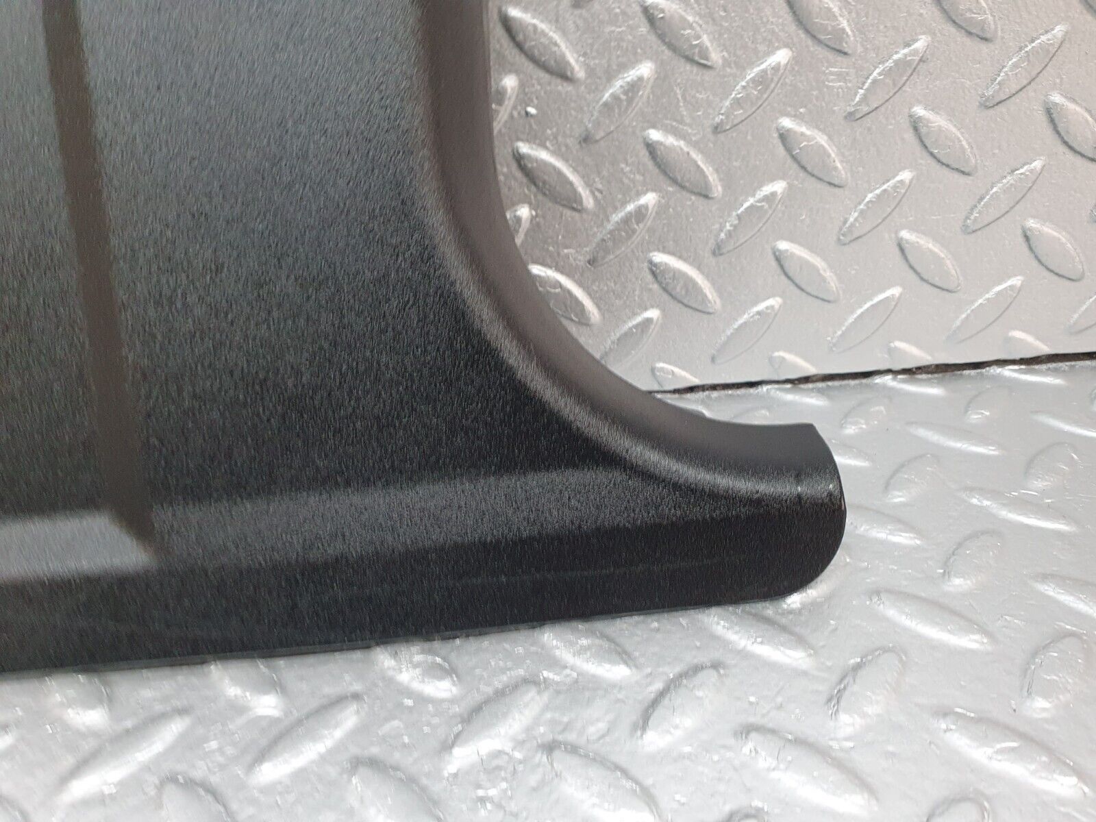 41735 Mercedes-Benz W202 C200 B Pillar Bottom Cover Right 2026902430