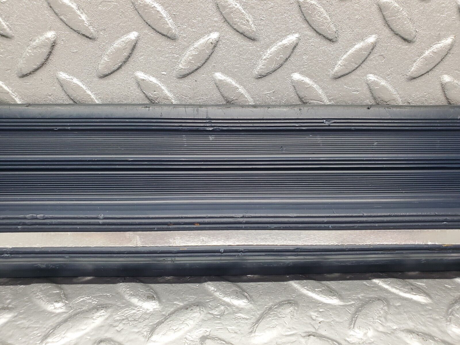 46007 Mercedes-Benz V123 240D LWB Rear Door Sill Trim Blue
