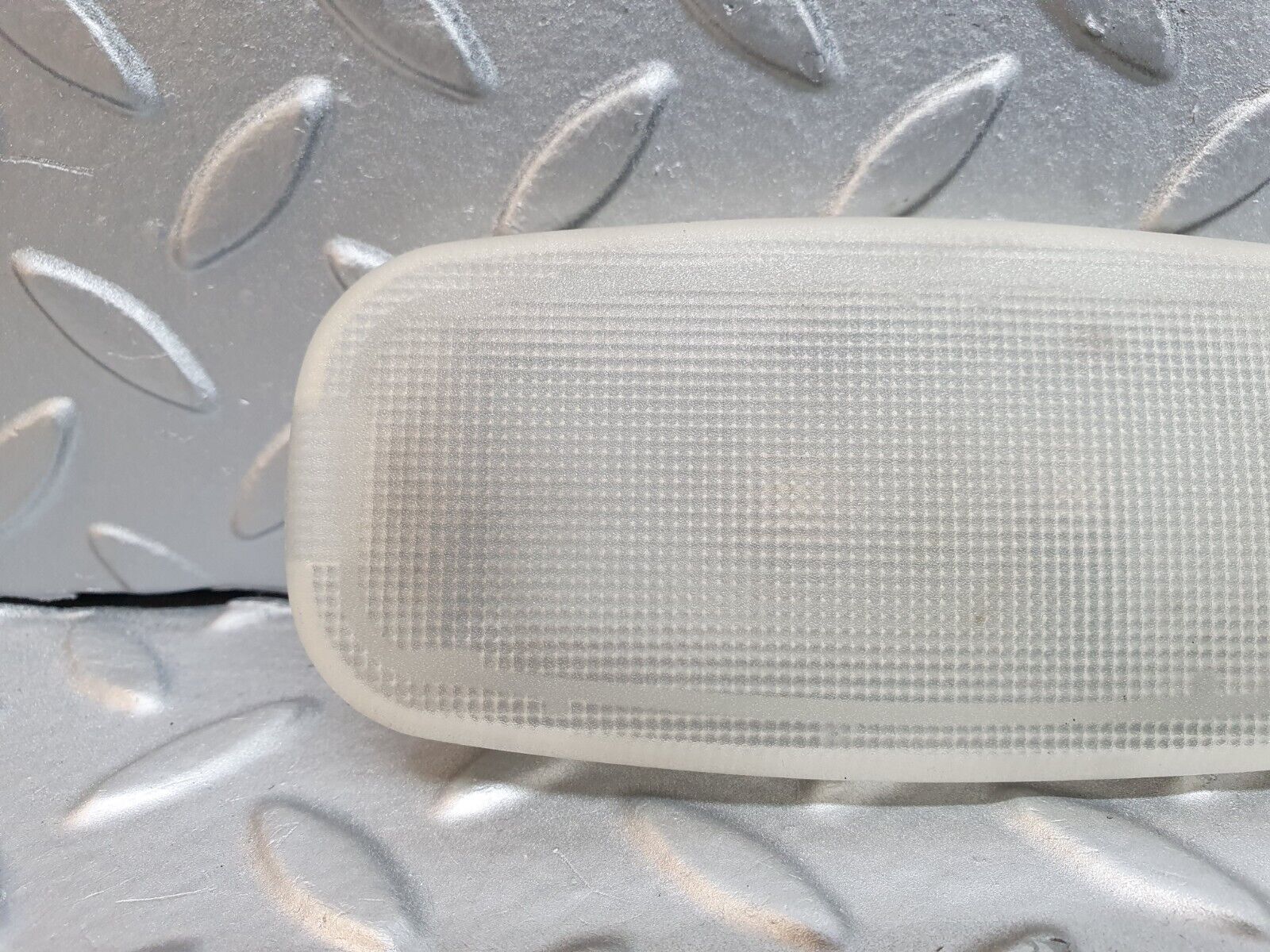 41983 Mercedes-Benz W202 C200 Interior Dome Light Hella 2028200101