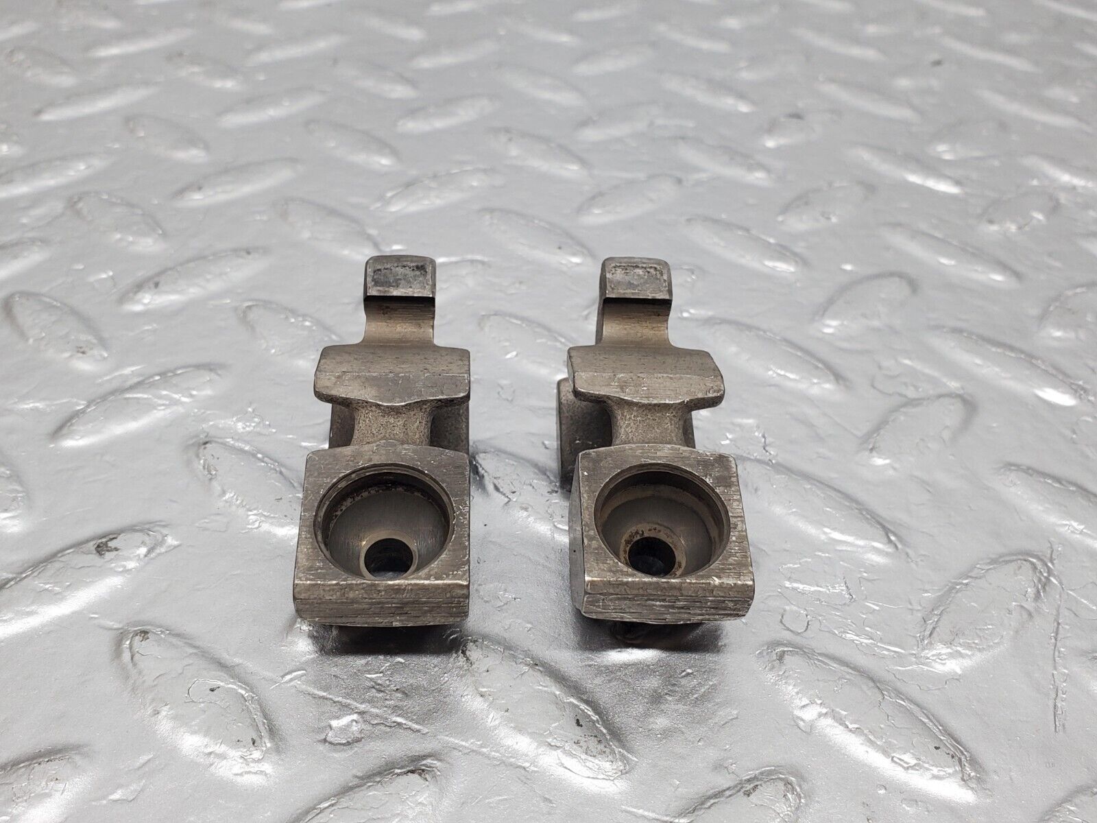 45480 Mercedes-Benz 280E M110.988 Valve Rocker Arm With Retaining Spring