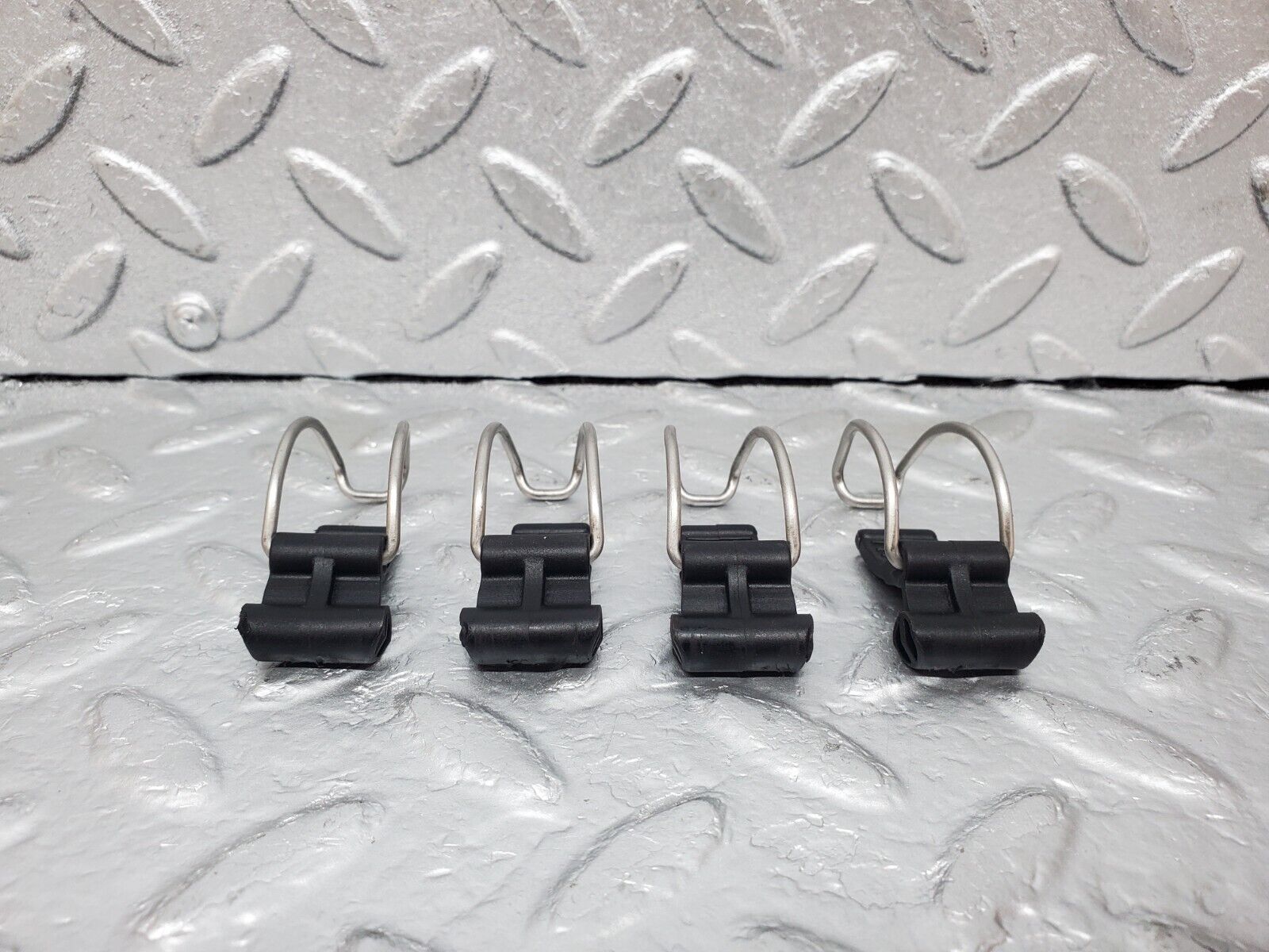 44835 Mercedes-Benz W124 220E Air Filter Housing Clip 4x