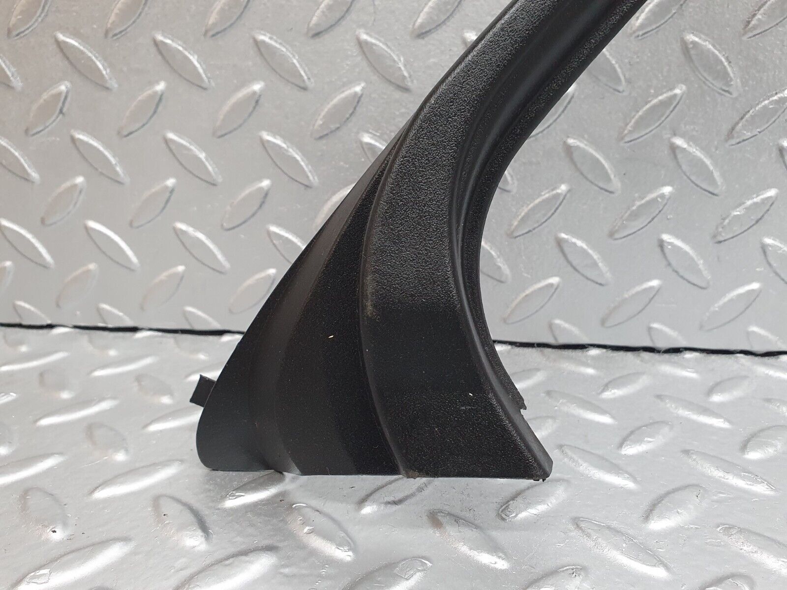 42088 Mercedes-Benz W202 C200 Rear Left Door Window Frame Cover 2027350171