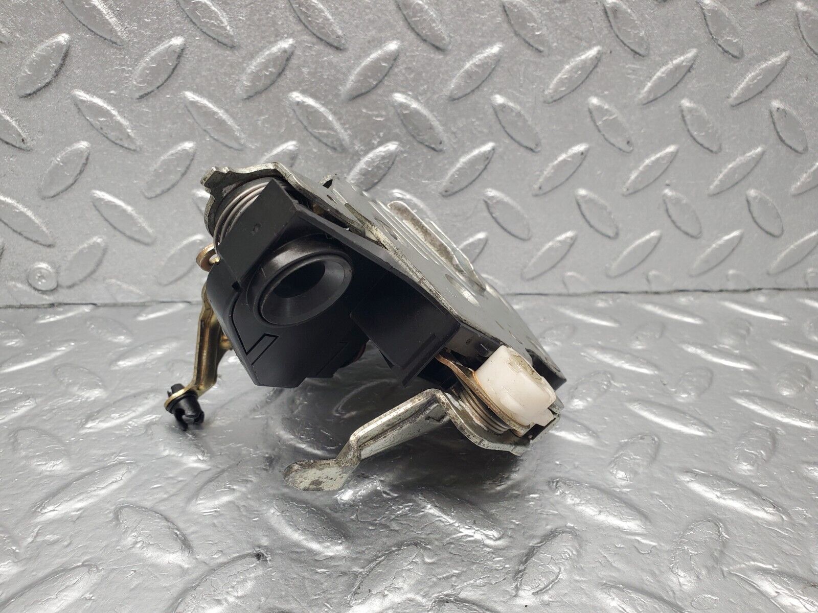 46254 Mercedes-Benz W124 280E Front Left Door Lock Mechanism