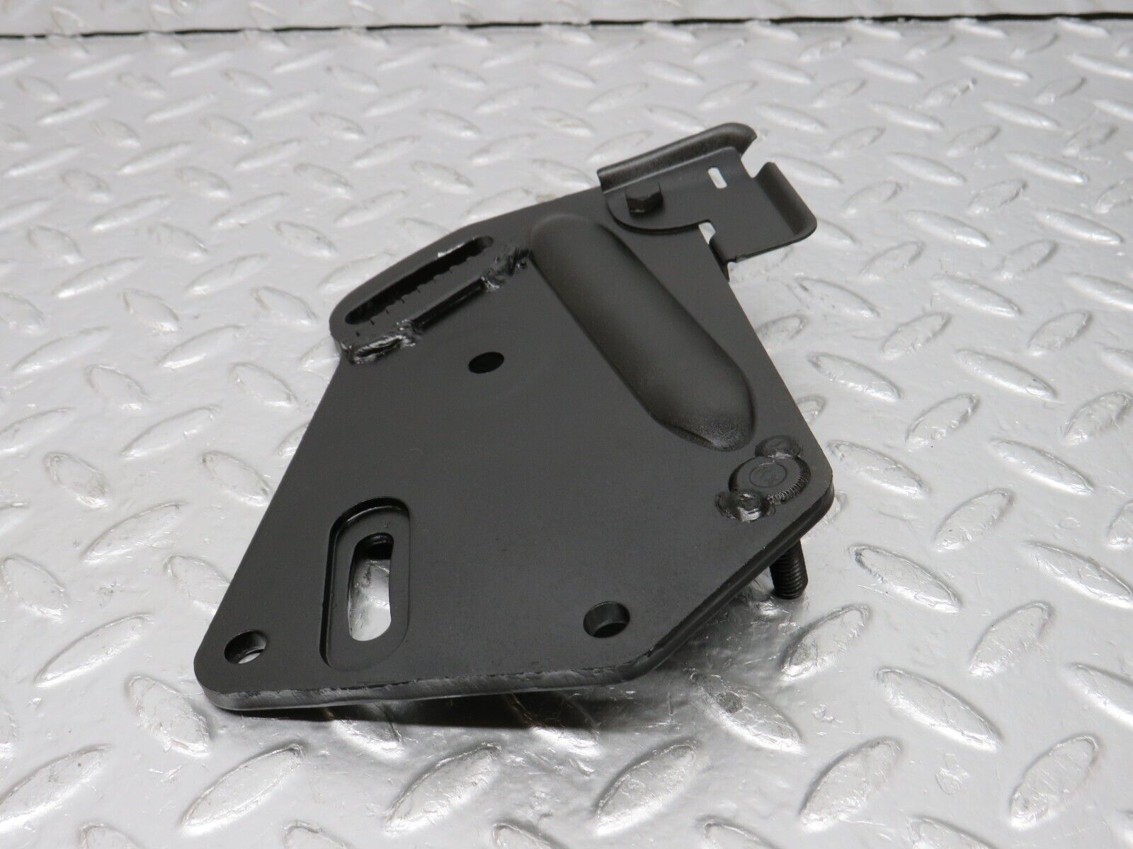 32945 Mercedes-Benz C107 R107 450 V8 Power Steering Pump Bracket