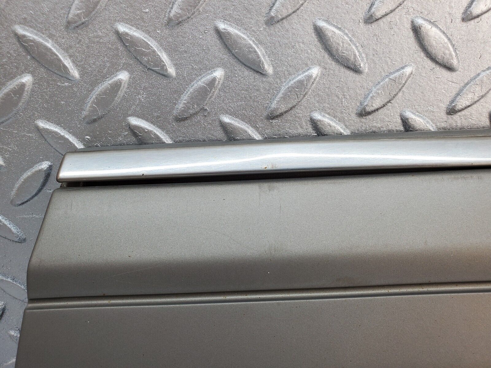 45702 Mercedes-Benz W126 420SE Front Right Fender Wing Moulding Trim 1266903640