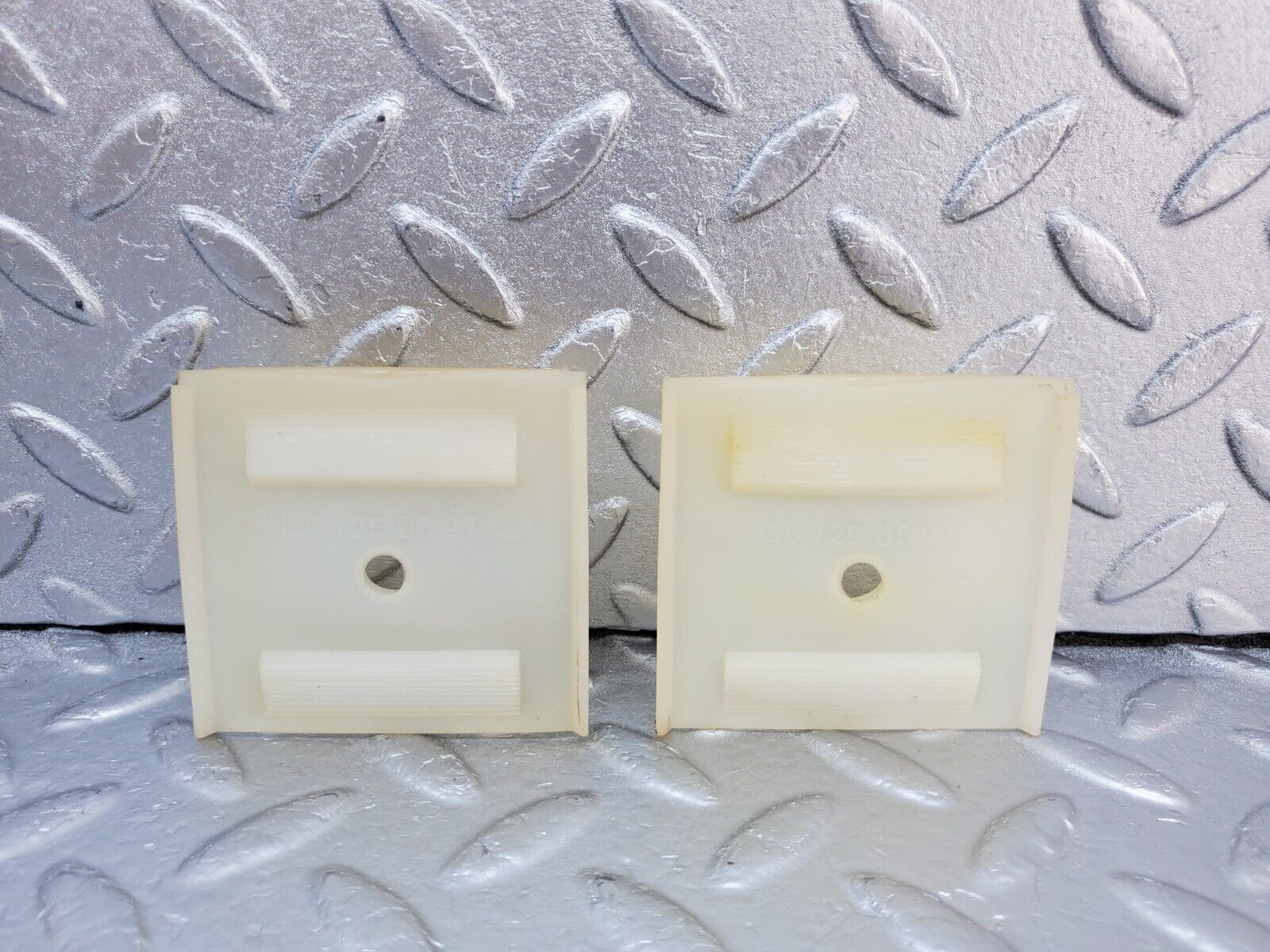 45236 Mercedes-Benz R129 300SL Coupe Door Window Guide Bracket Plastic 2x 1267250897