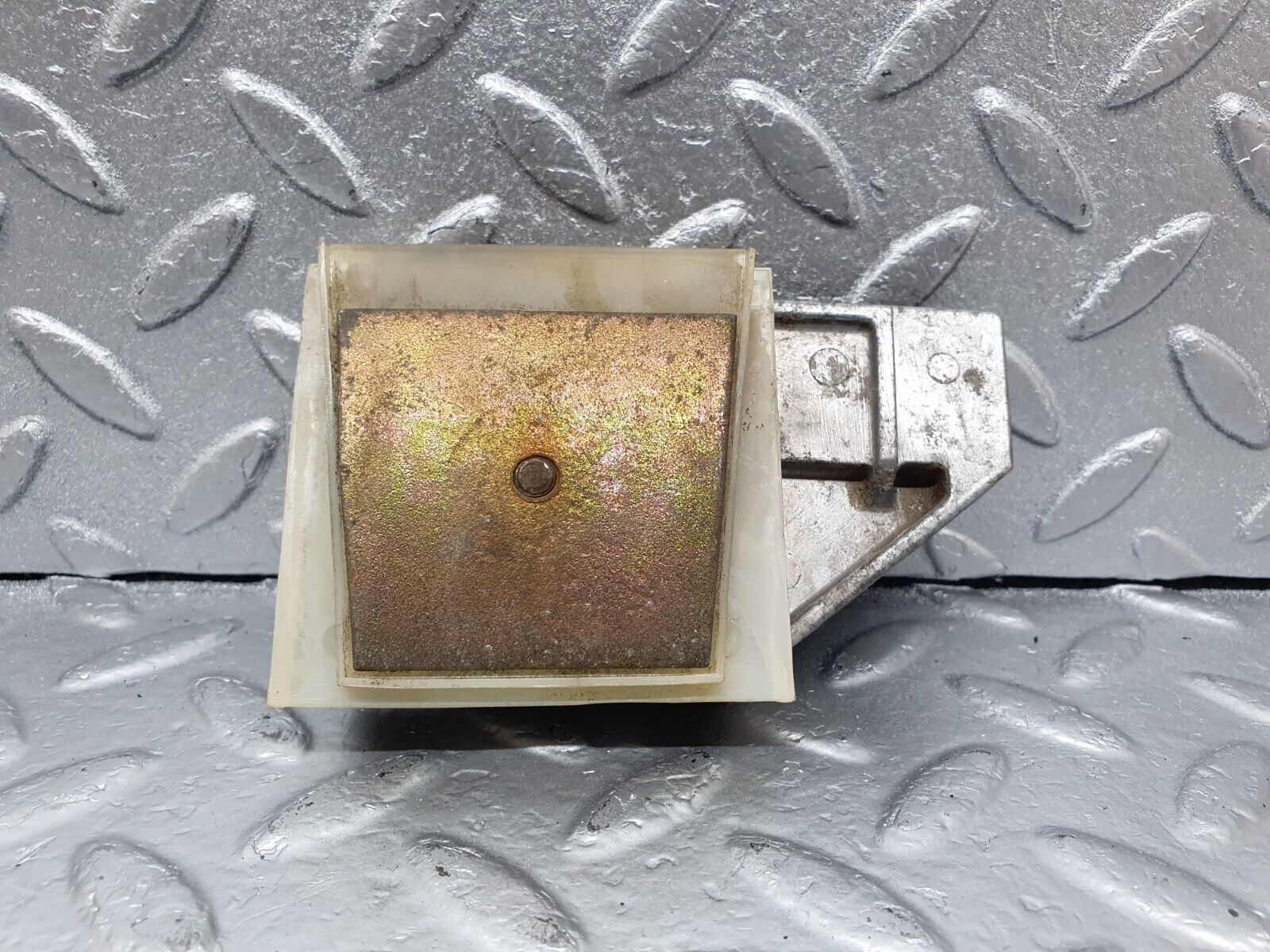 43582 Mercedes-Benz C126 380SEC Coupe Door Window Guide Bracket 1267250332