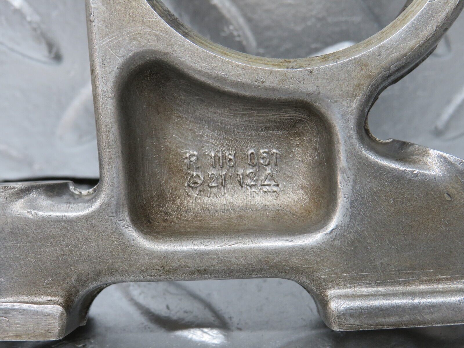 33091 Mercedes-Benz C107 R107 350 V8 Camshaft Tower Bearing 1160512112