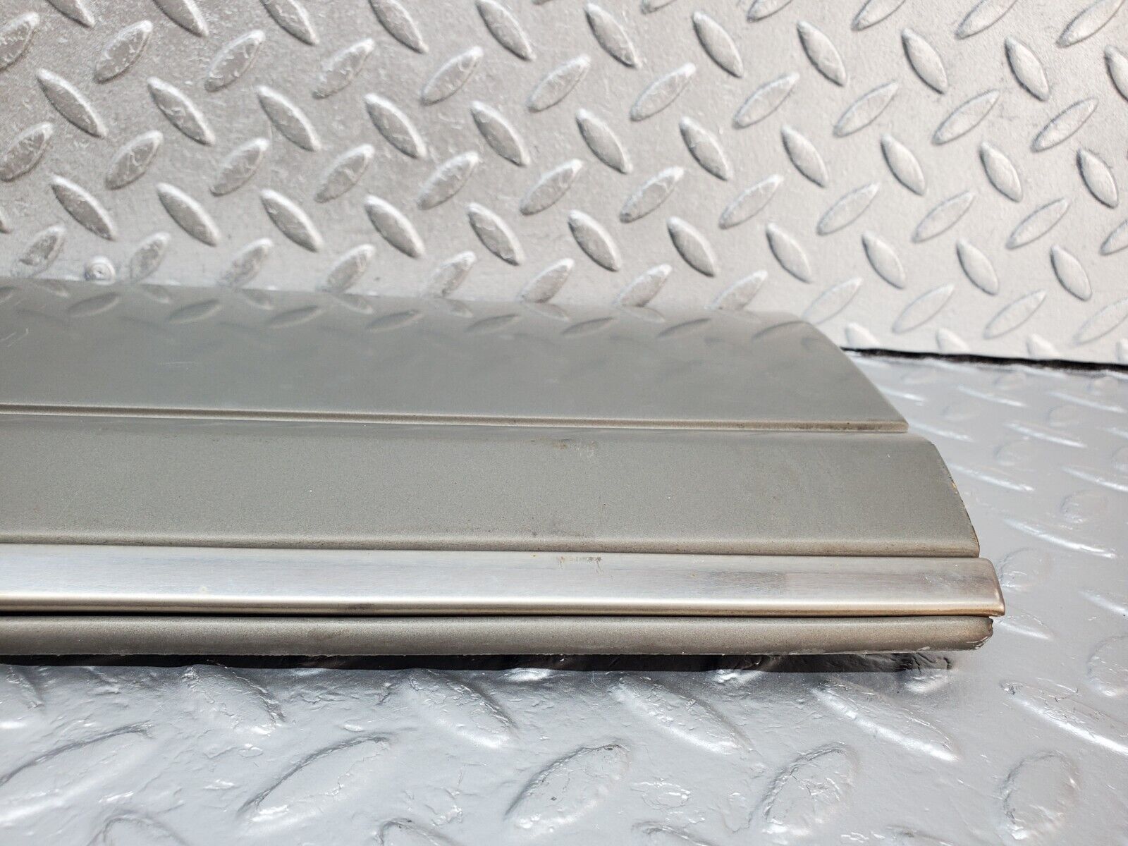 45704 Mercedes-Benz W126 420SE Front Right Door Moulding Trim 1266903840