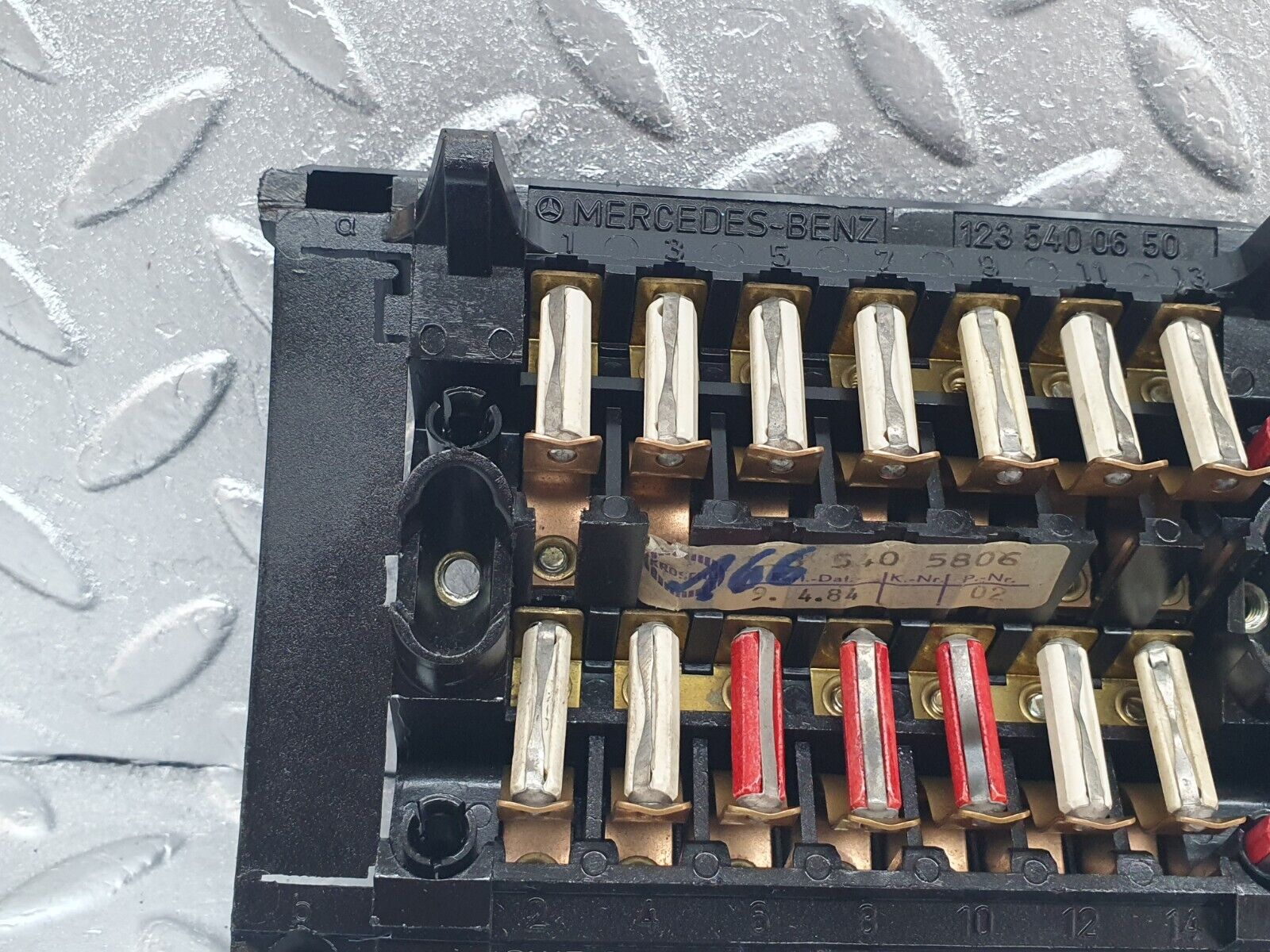 43941 Mercedes-Benz C123 230CE Coupe Fuse Box 1235400650 1235405806